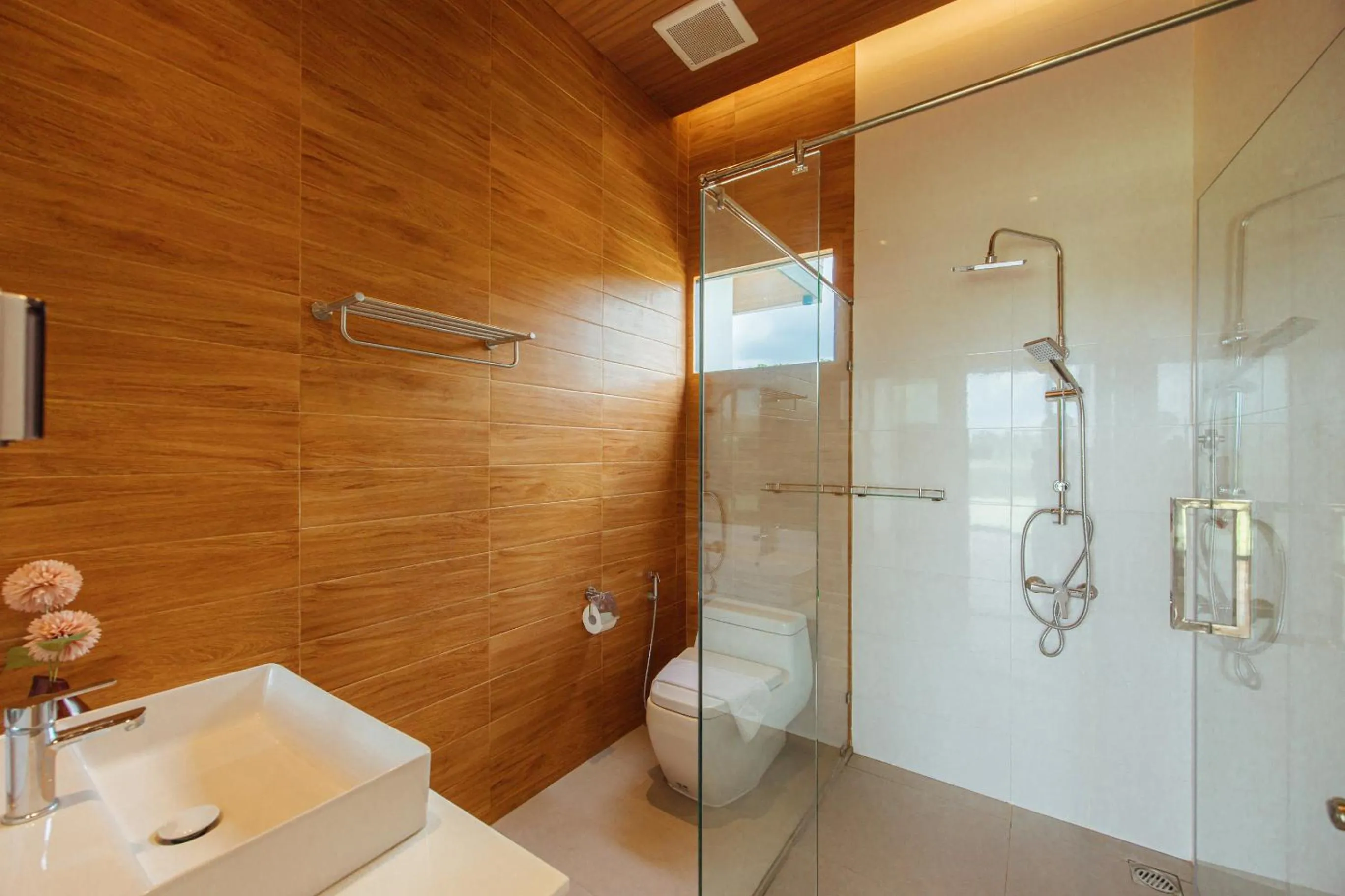 Shower in Krajokkaew mouthten khao yai