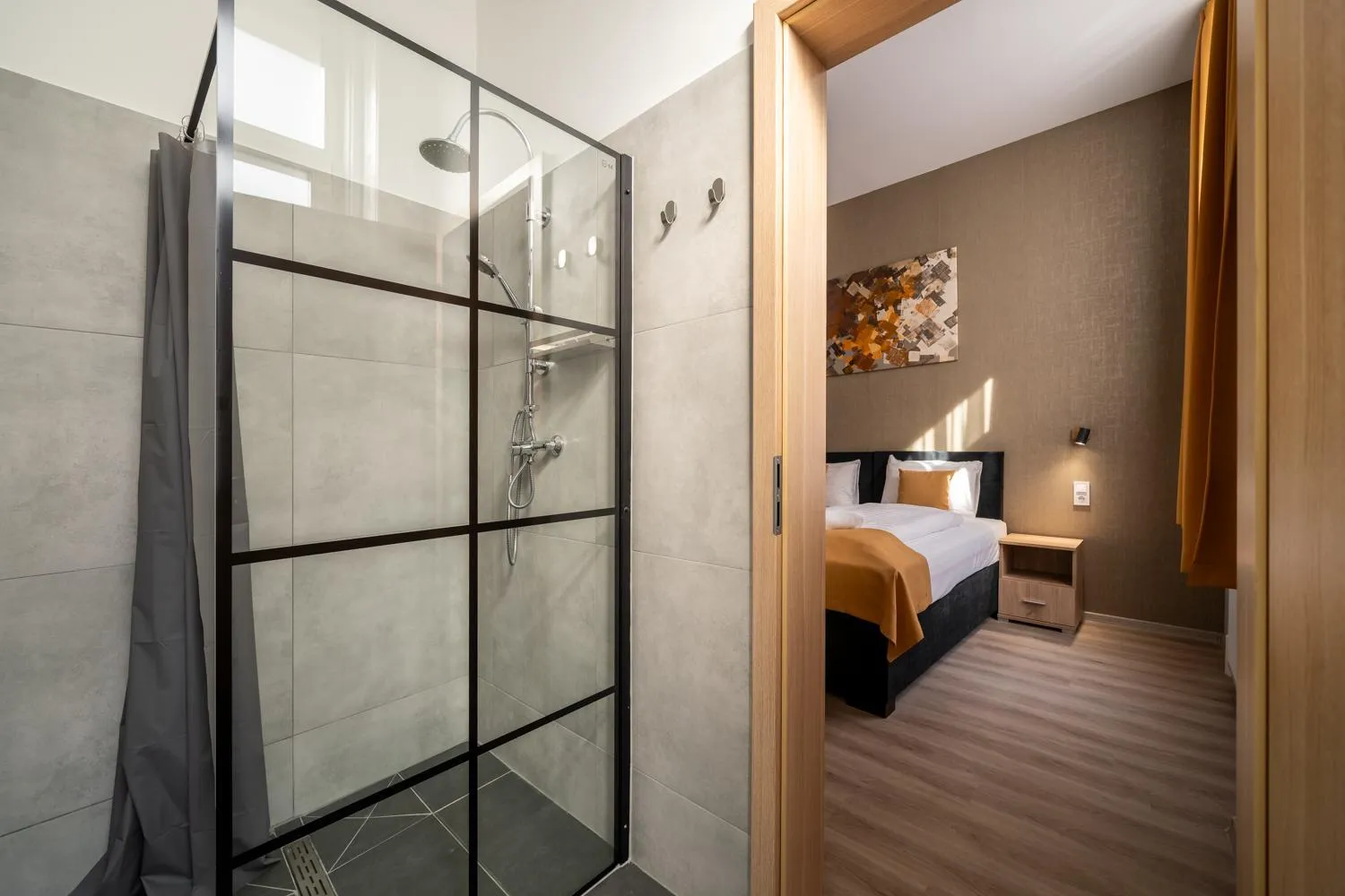 Shower, Bed in Full Moon Budapest