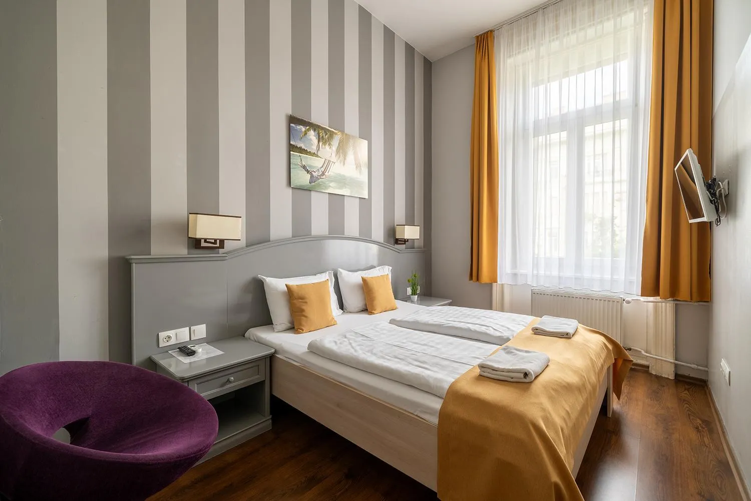 Bedroom, Bed in Full Moon Budapest