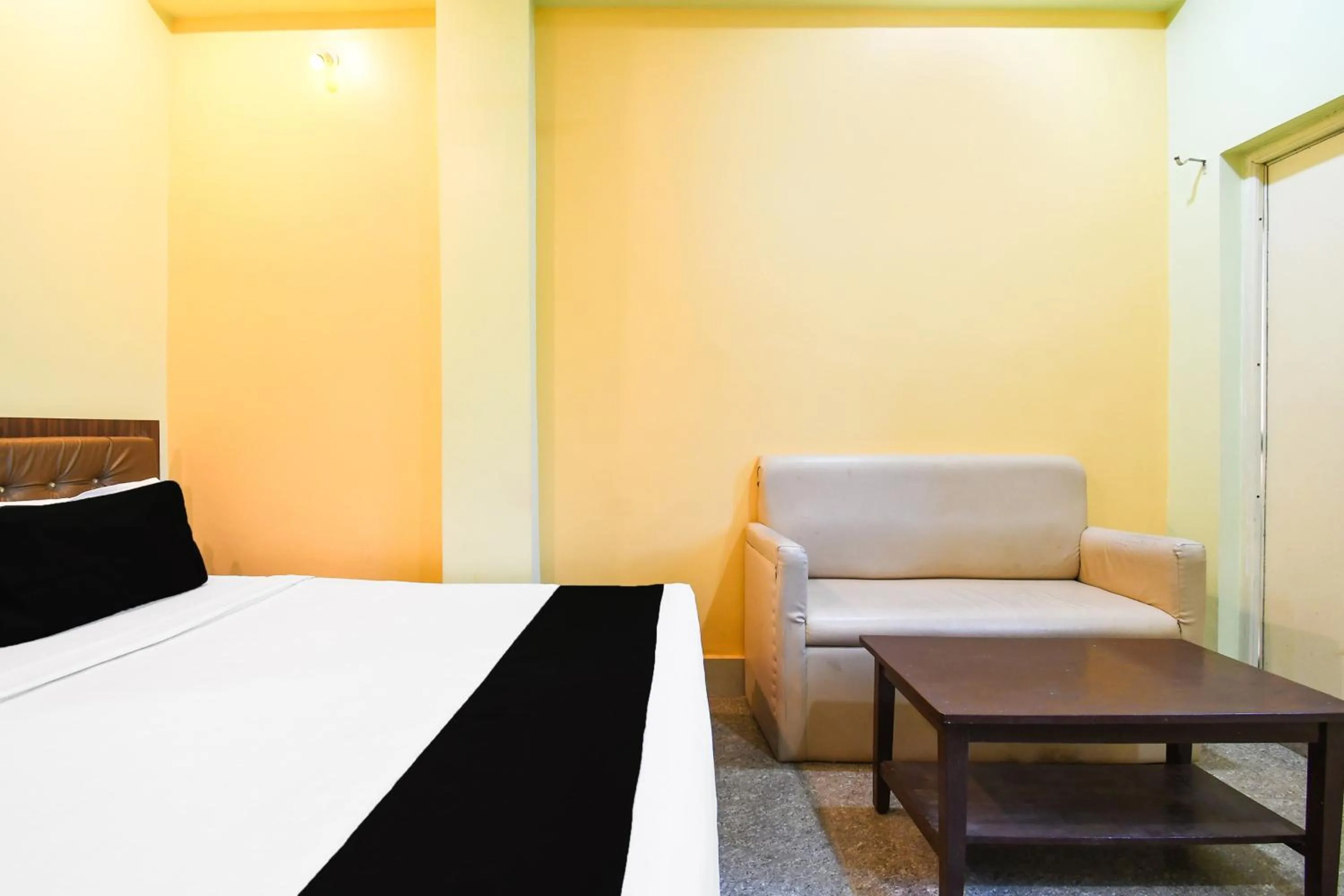 Bedroom, Bed in Hotel O Paschima dwar Jagannath temple formerly Ananga Lodge