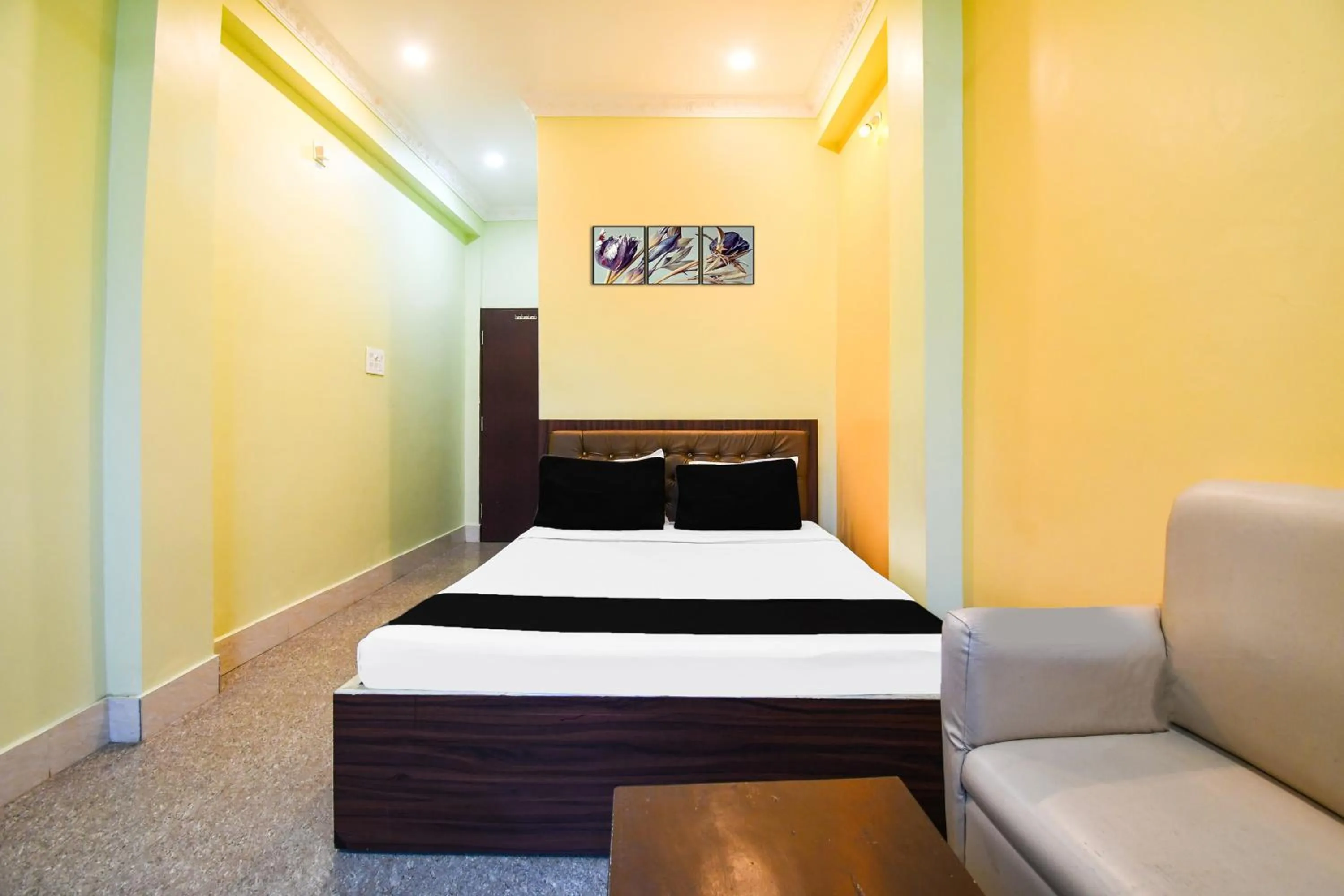 Bedroom, Bed in Hotel O Paschima dwar Jagannath temple formerly Ananga Lodge