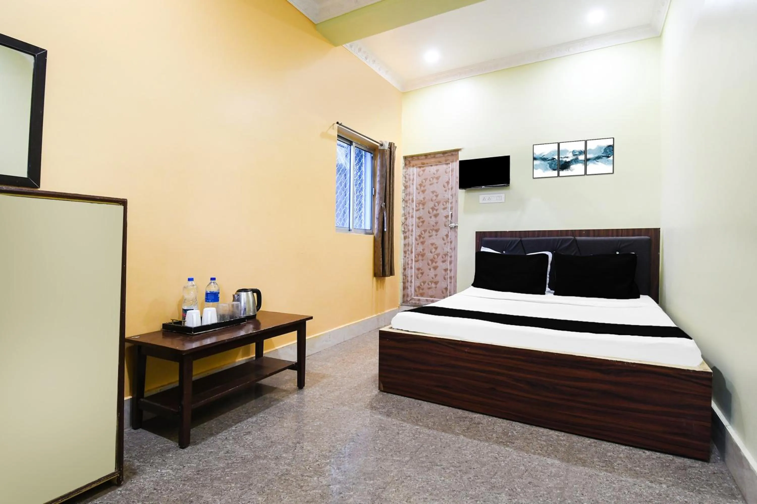 Bedroom, Bed in Hotel O Paschima dwar Jagannath temple formerly Ananga Lodge