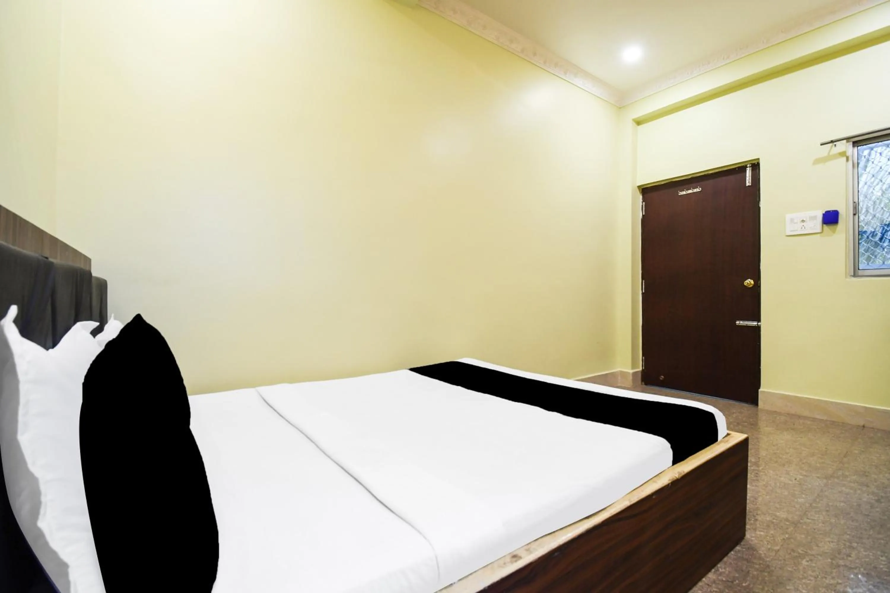 Bedroom, Bed in Hotel O Paschima dwar Jagannath temple formerly Ananga Lodge