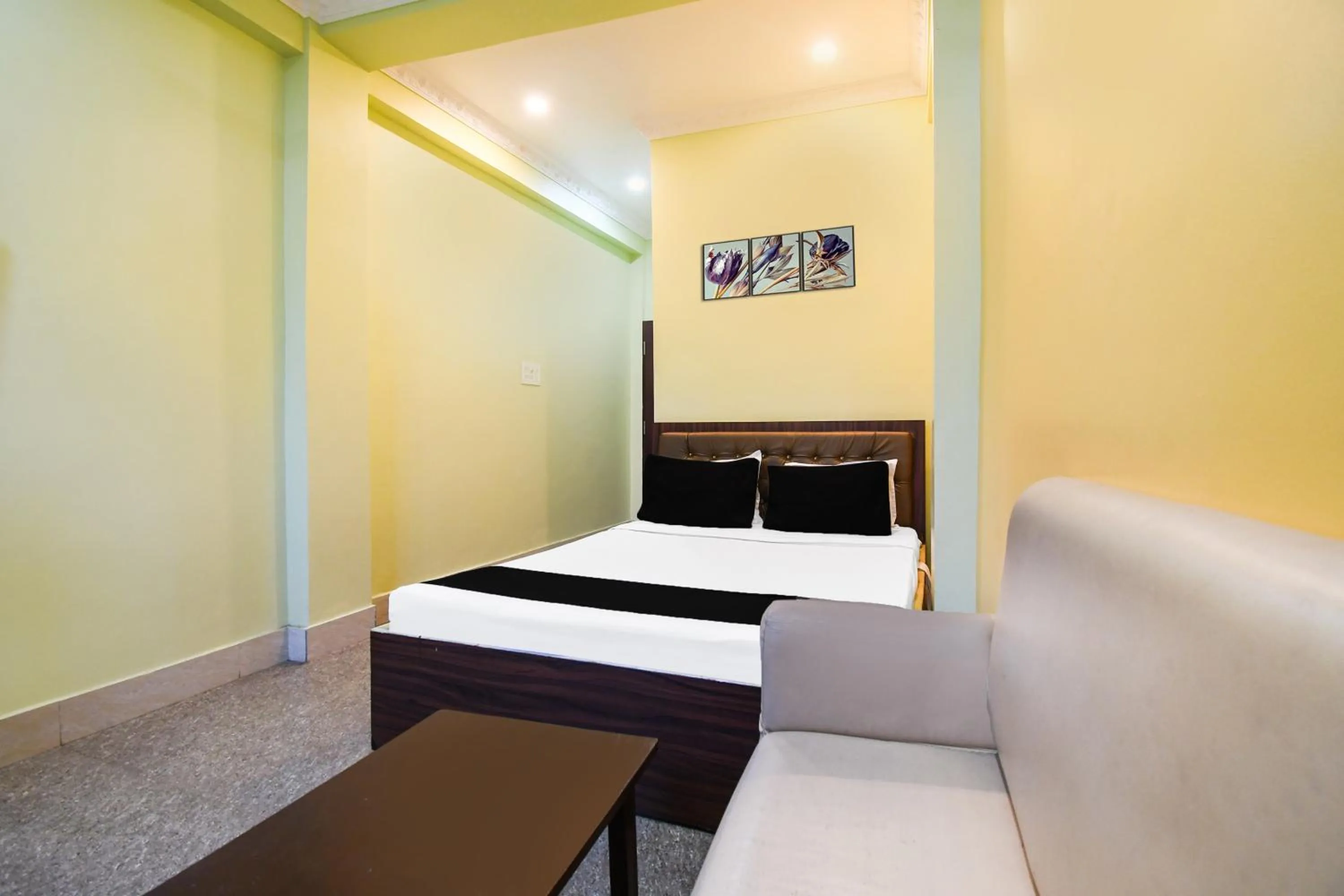 Bedroom, Bed in Hotel O Paschima dwar Jagannath temple formerly Ananga Lodge