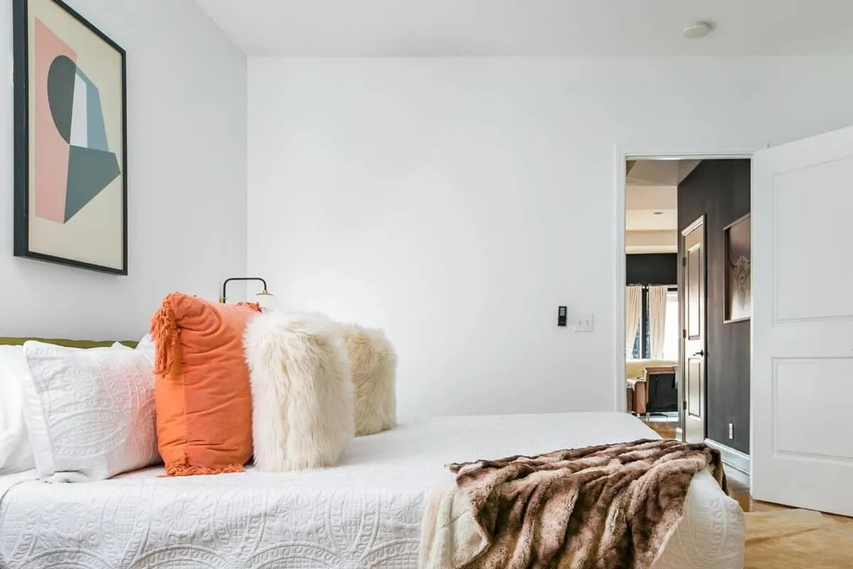 Bed in Grand Loft ON THEE Broadway Strip