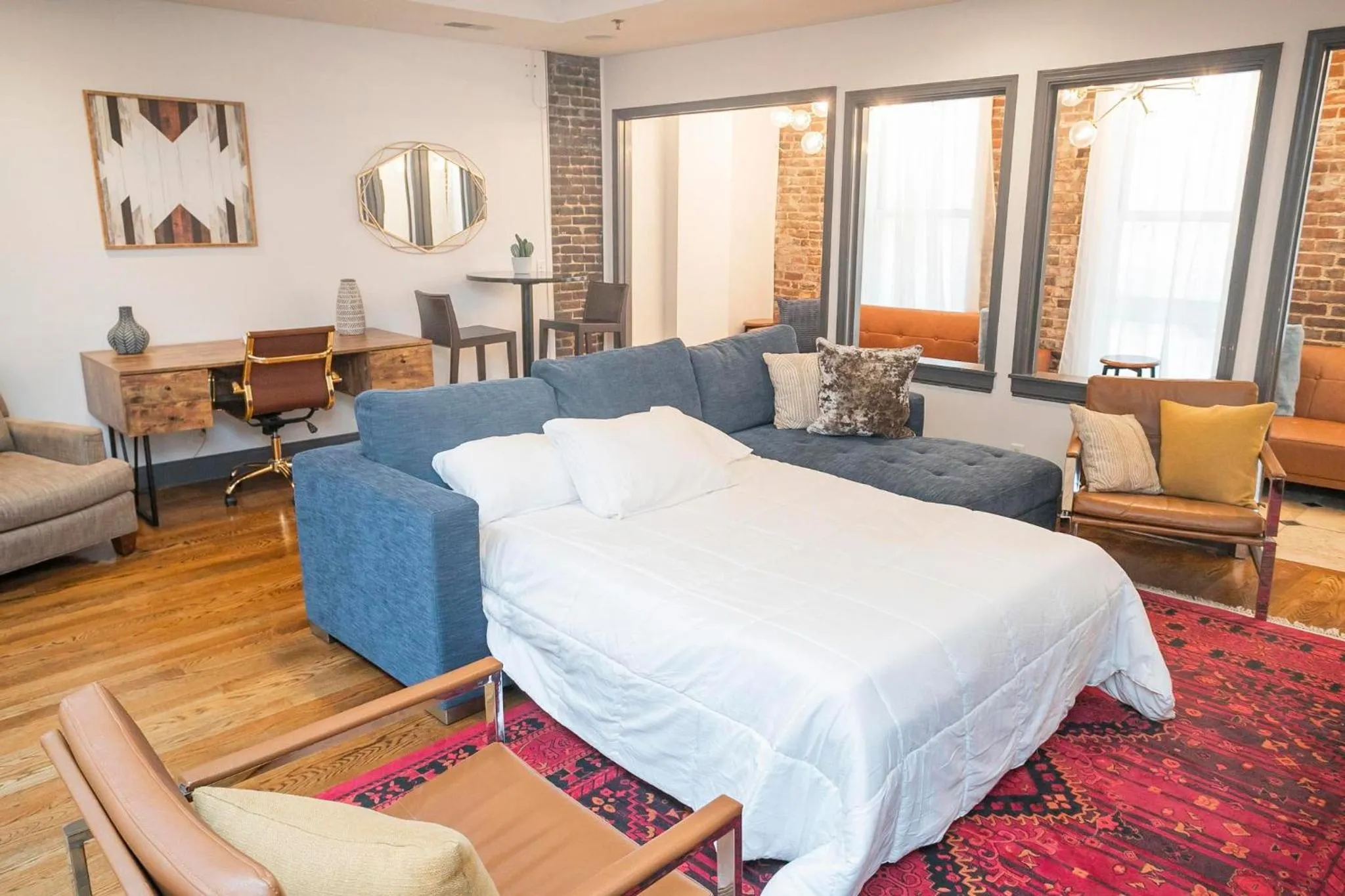 Bed in Spacious Penthouse ON the Broadway Strip