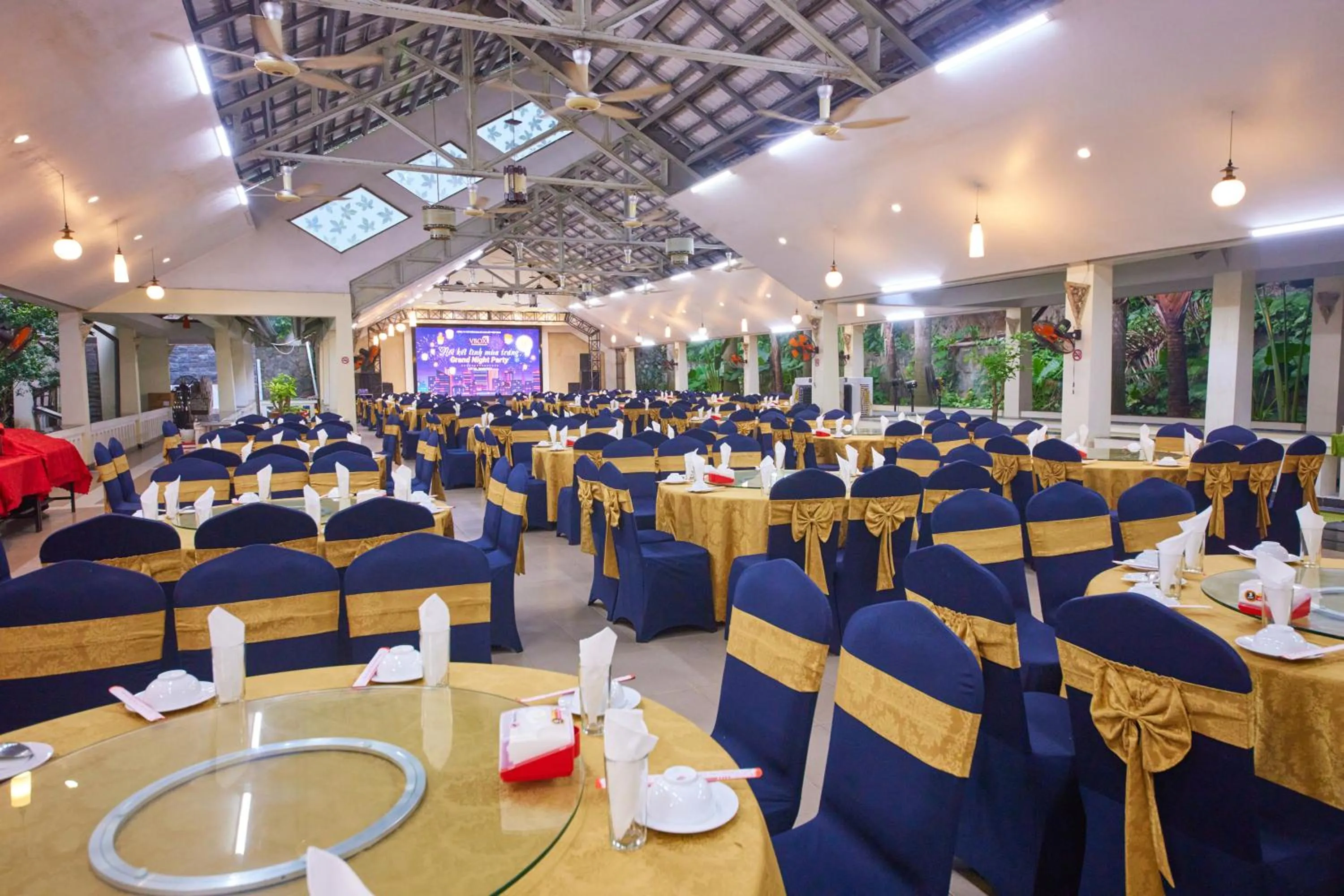 Restaurant/places to eat in Gieng Ngoc Sea moutain View Cat Ba