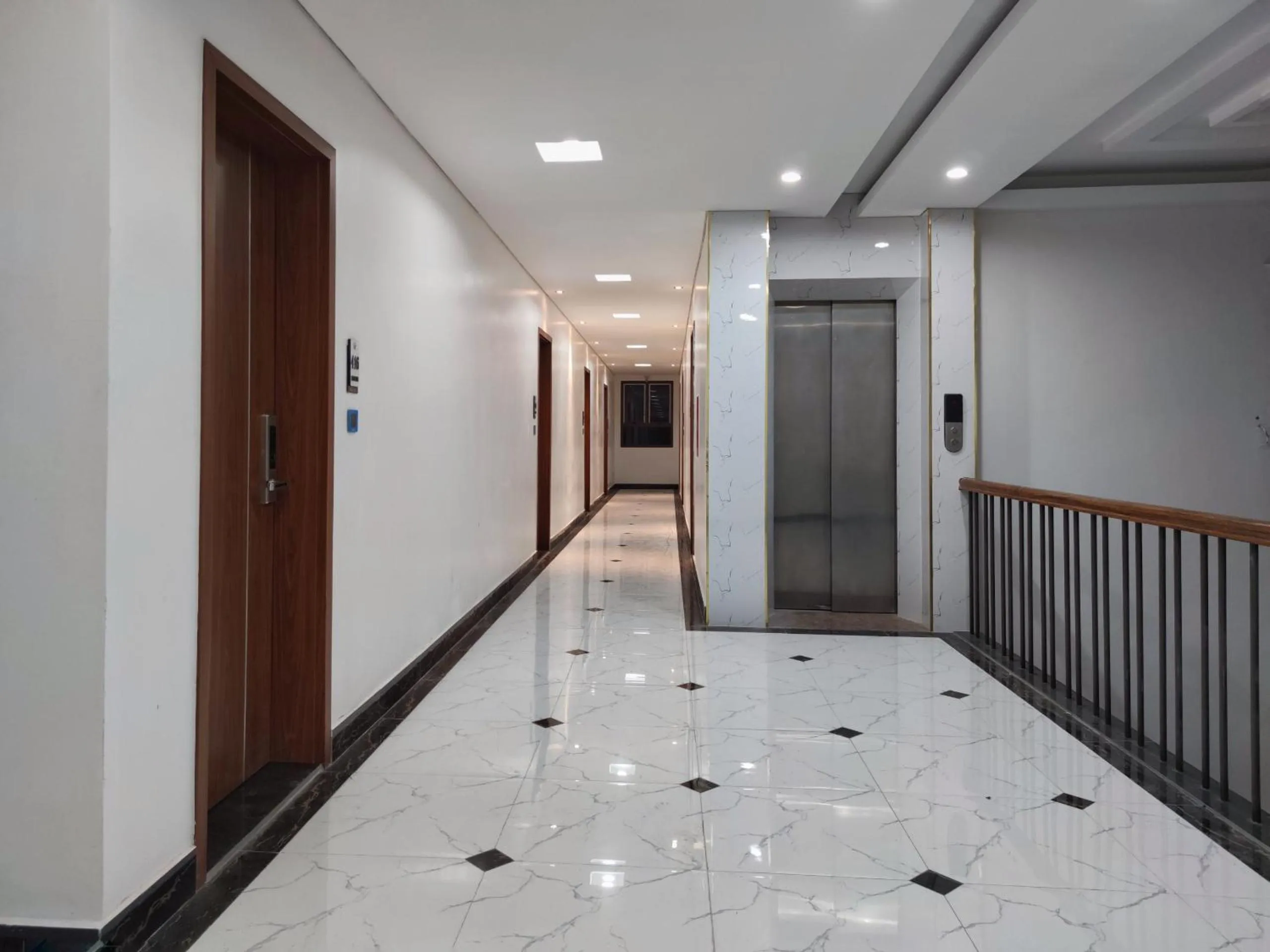 elevator in Gieng Ngoc Sea moutain View Cat Ba