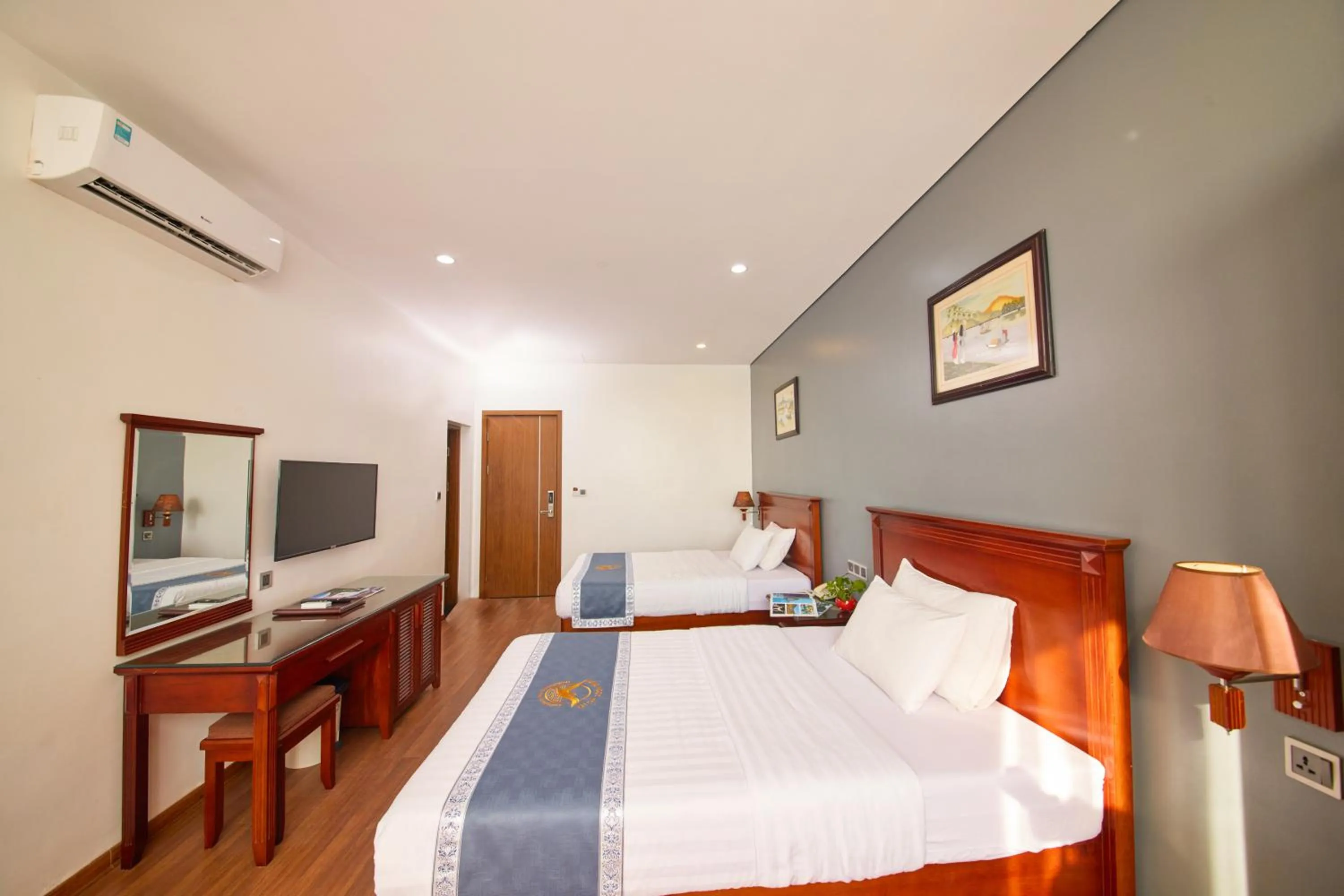 Bed in Gieng Ngoc Sea moutain View Cat Ba