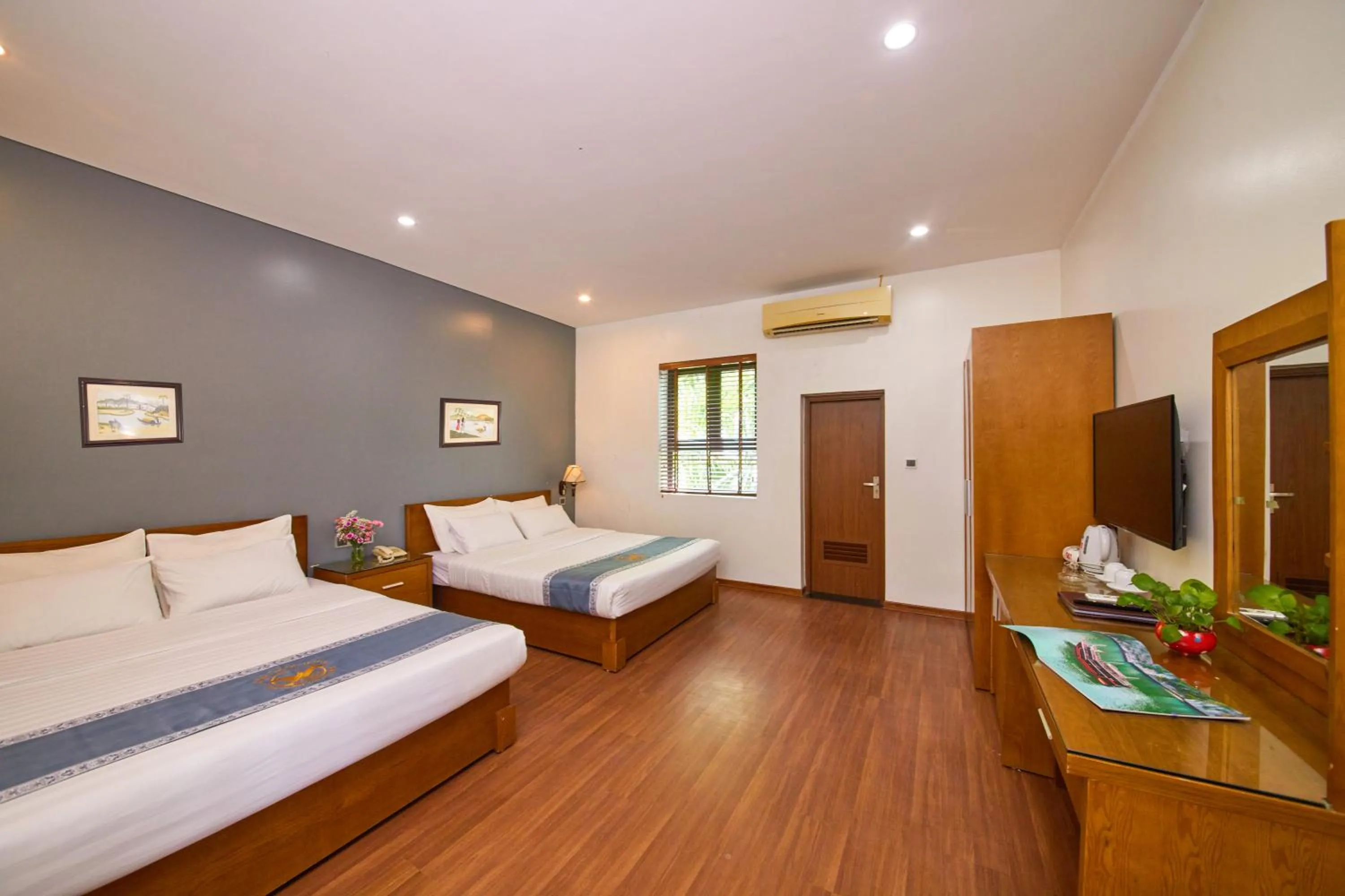 Bed in Gieng Ngoc Sea moutain View Cat Ba