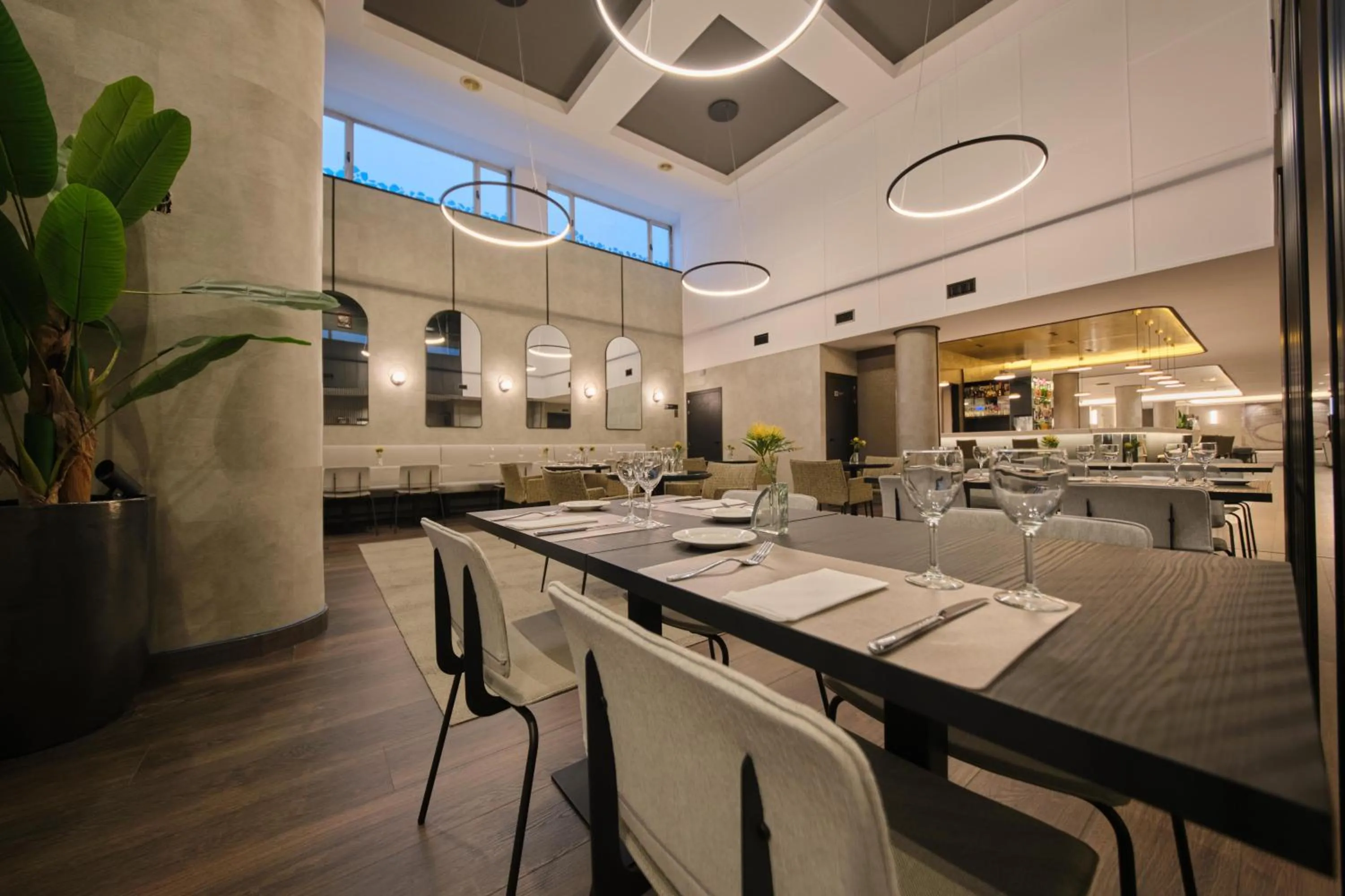 Restaurant/places to eat in 1881 Madrid Ventas Hotel