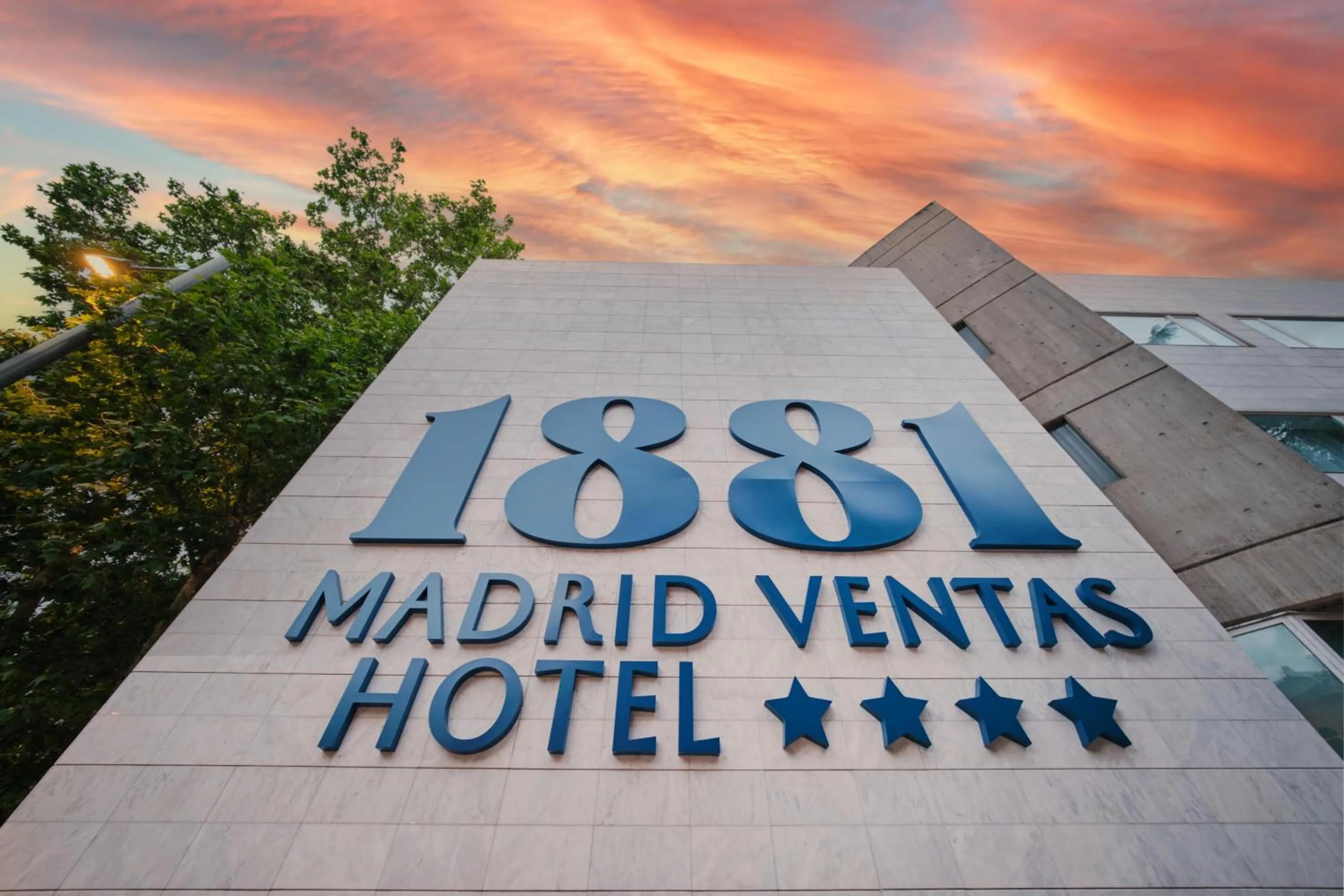 Property building in 1881 Madrid Ventas Hotel