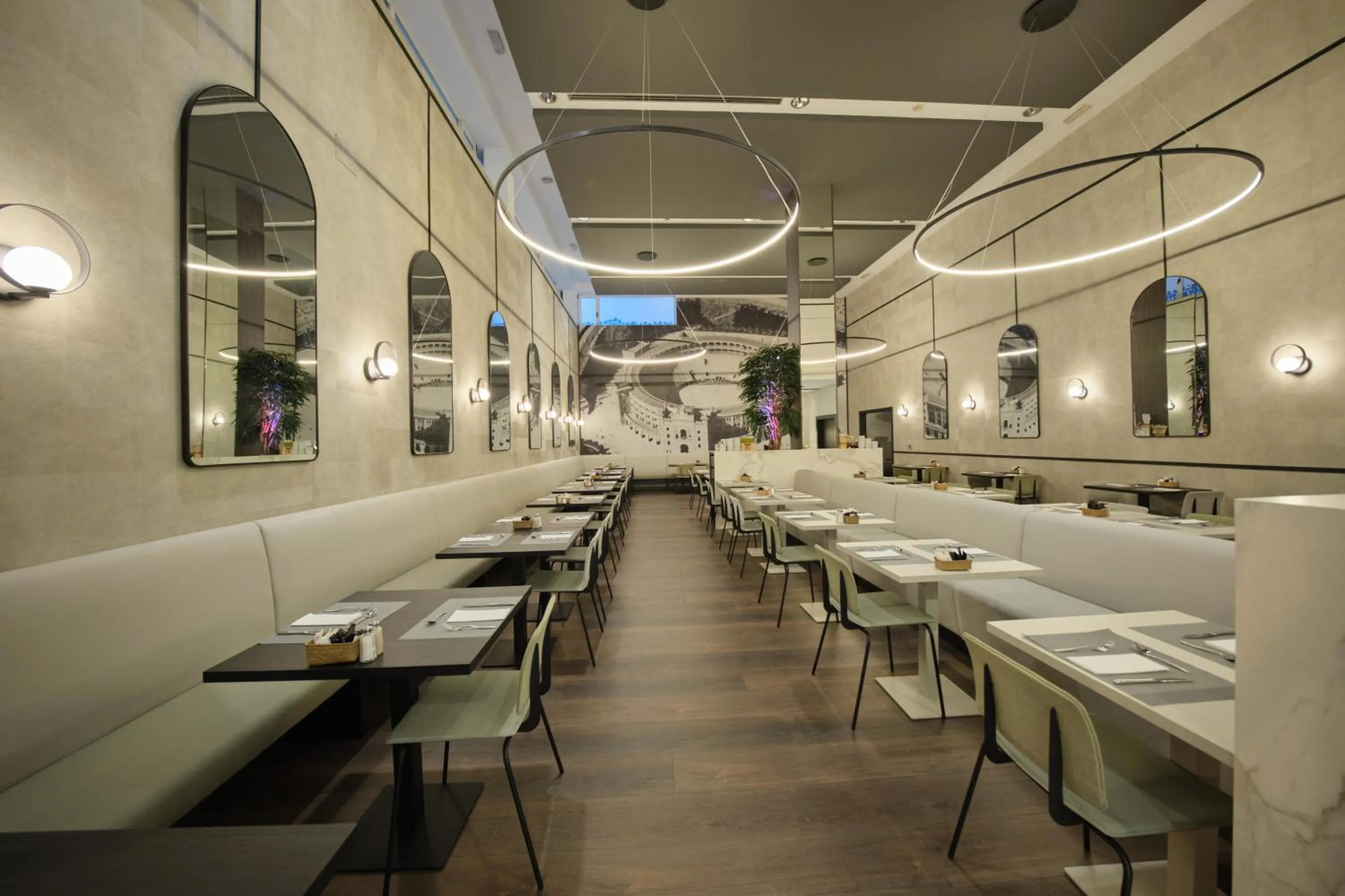 Restaurant/places to eat in 1881 Madrid Ventas Hotel