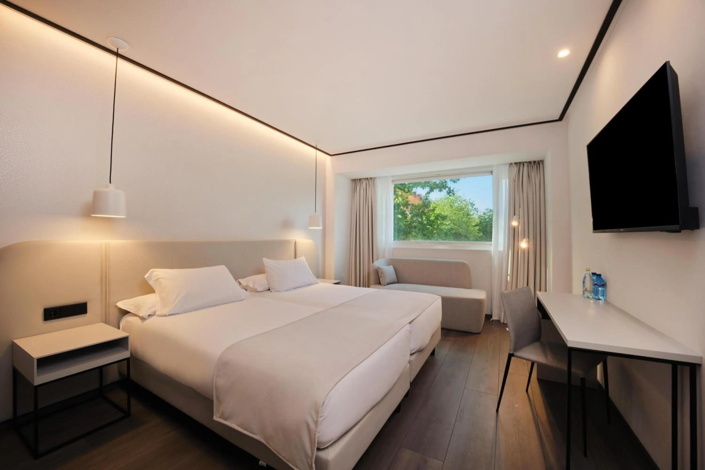 Photo of the whole room, Bed in 1881 Madrid Ventas Hotel