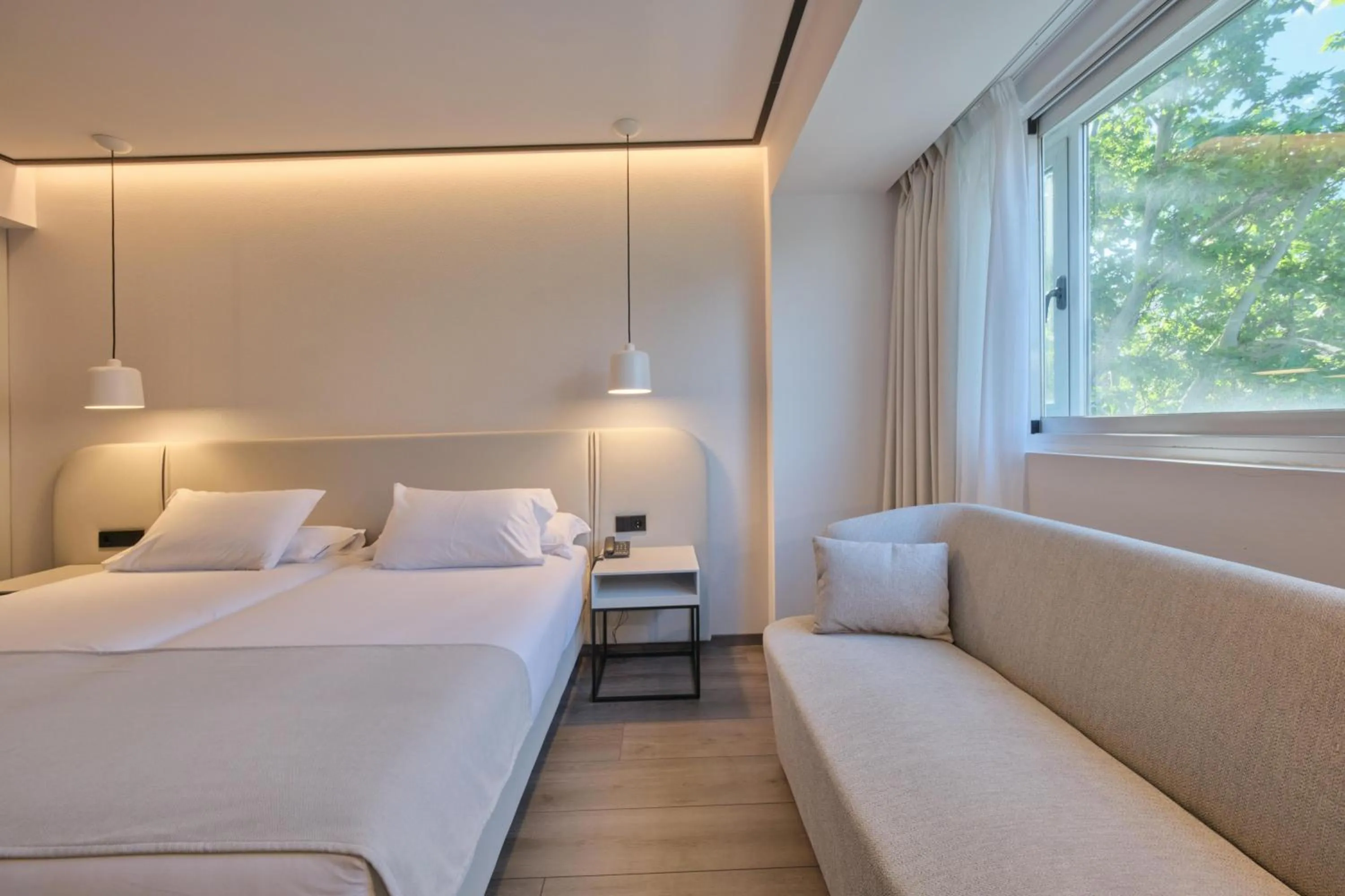 Photo of the whole room, Bed in 1881 Madrid Ventas Hotel