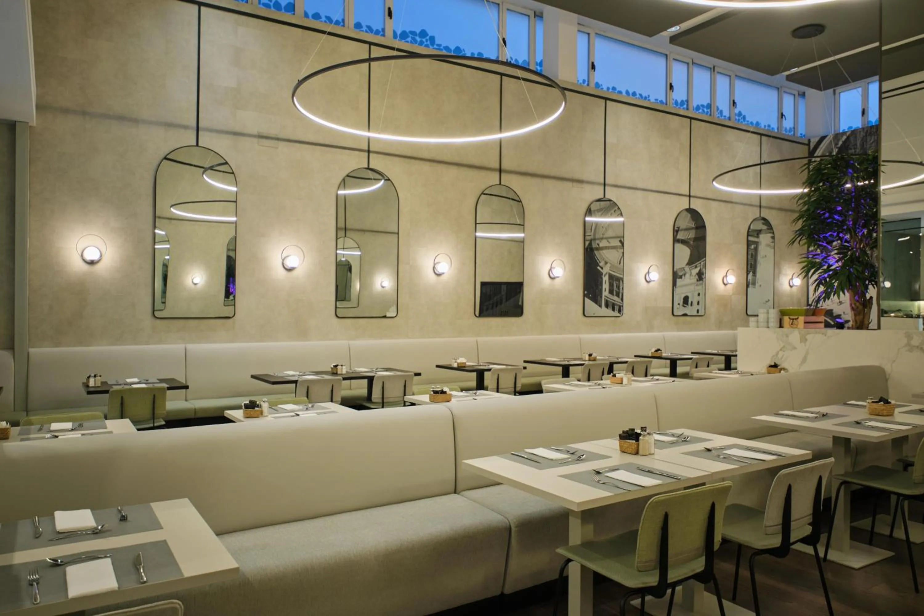 Restaurant/places to eat in 1881 Madrid Ventas Hotel