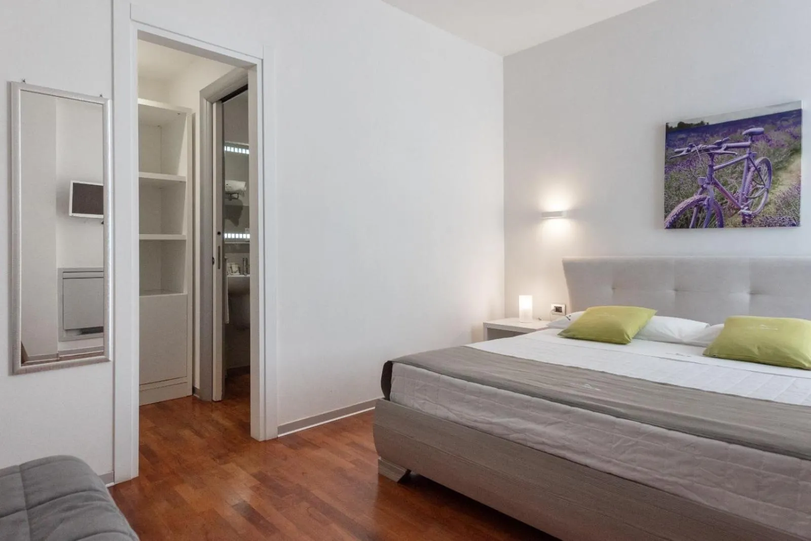 Photo of the whole room, Bed in B&B White con Parcheggio Privato