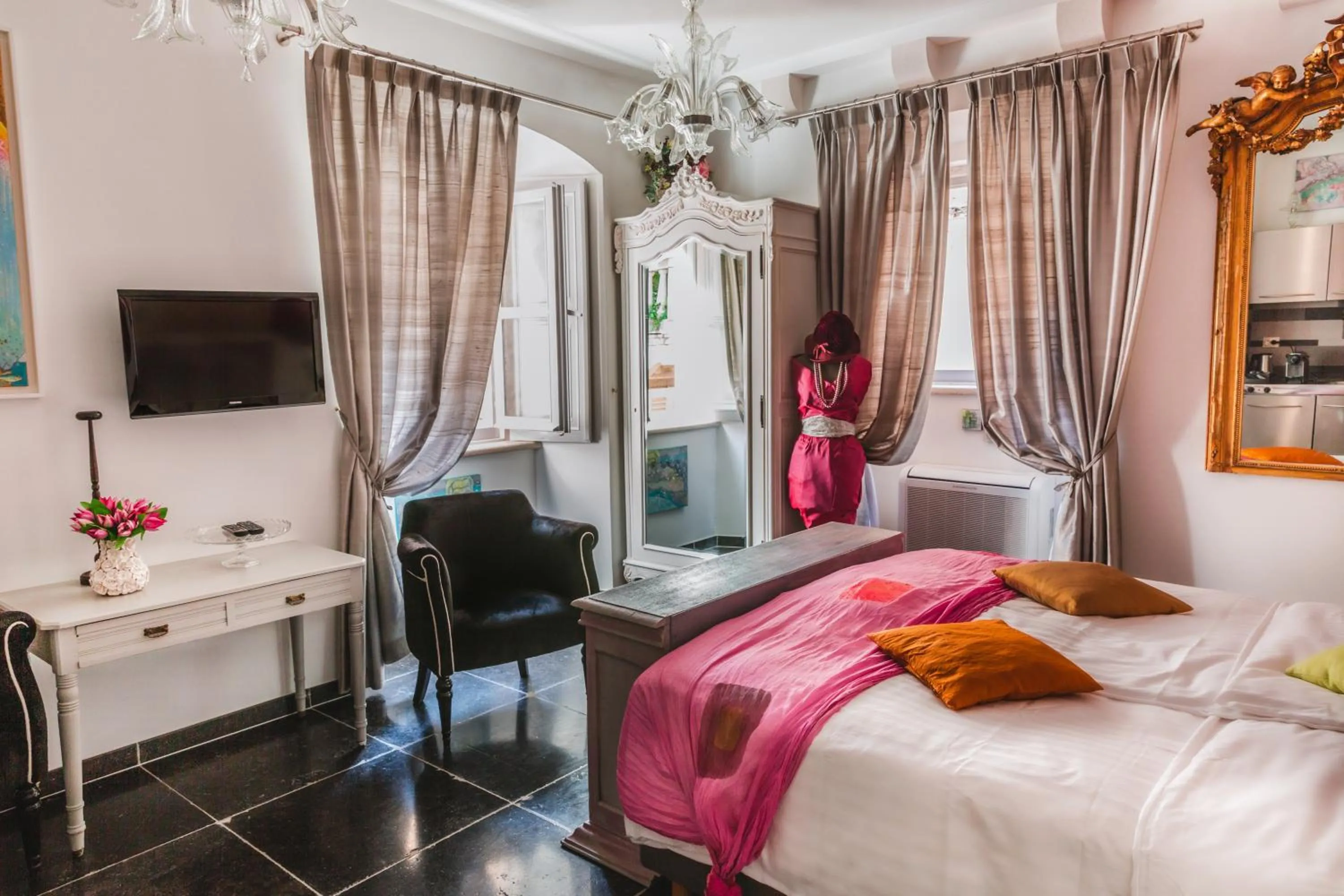 TV and multimedia, Bed in Prijeko Palace