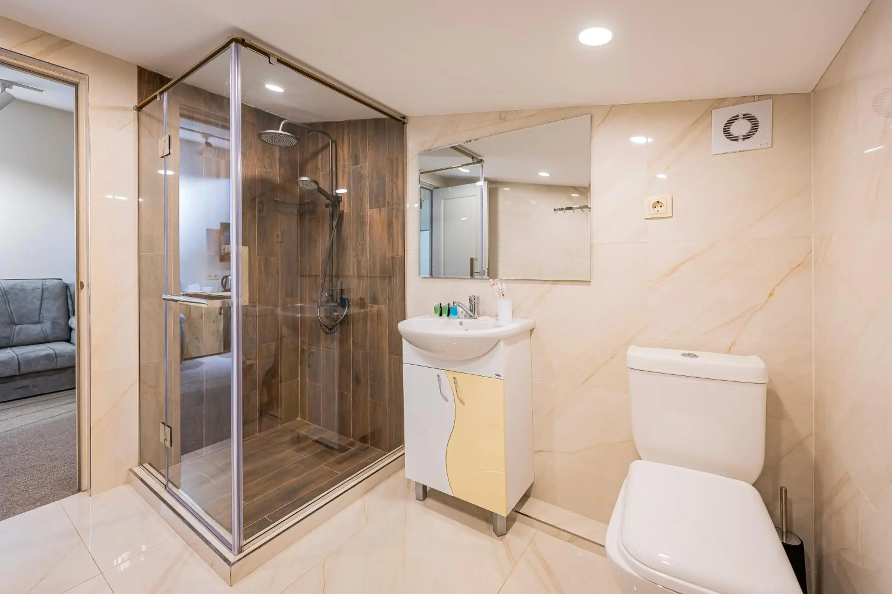 Family Room in Taniqinn Dilijan Hotel Family Room in Taniqinn Dilijan Hotel