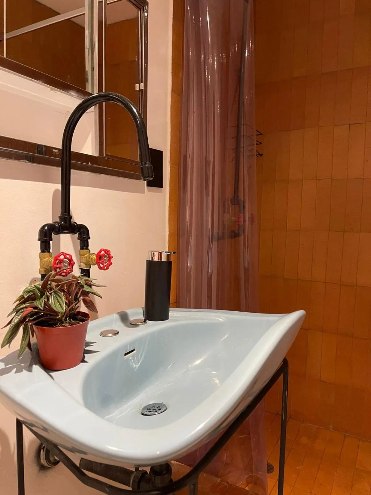 Bathroom in La Bonita Guesthouse