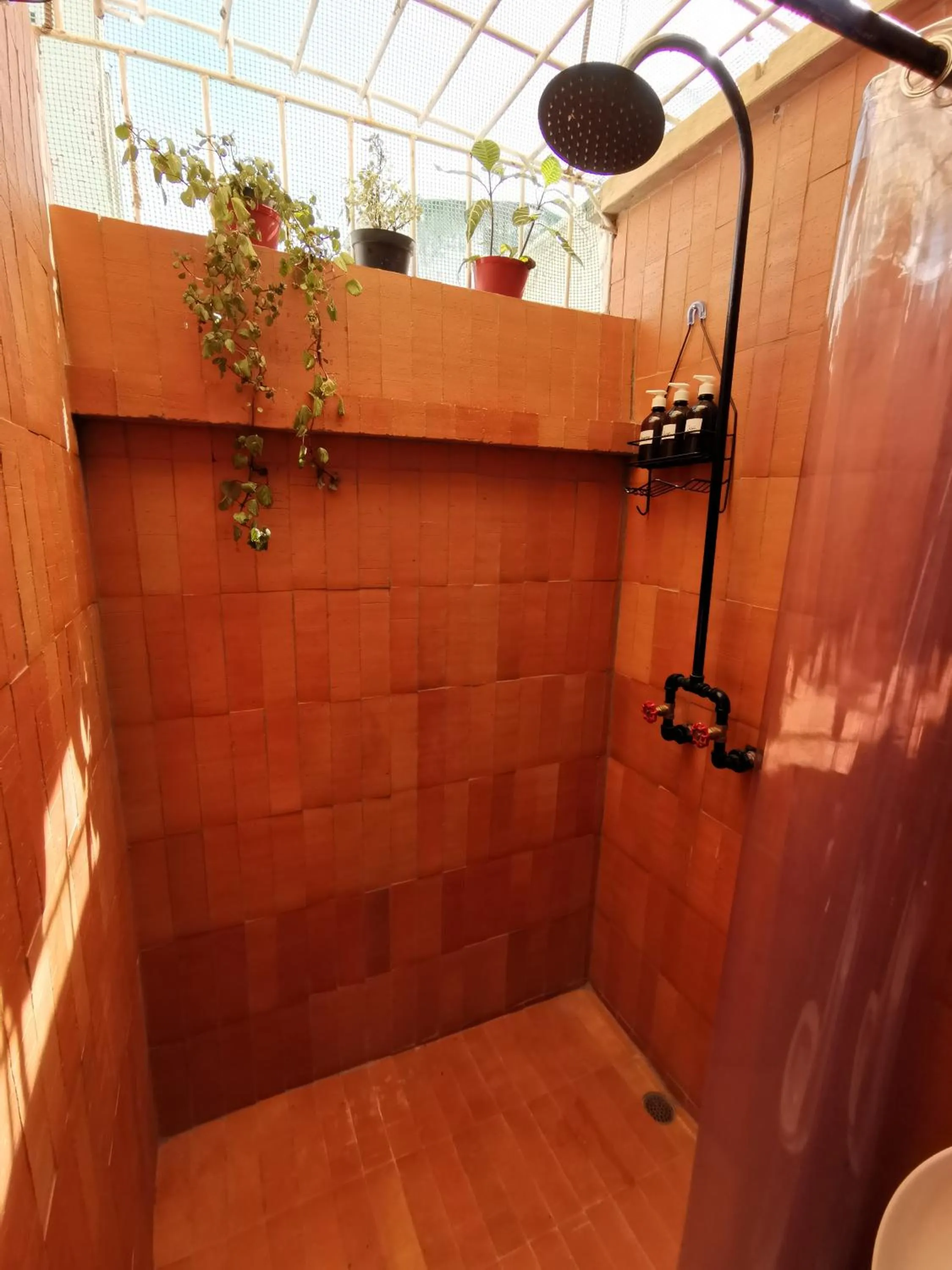 Shower in La Bonita Guesthouse