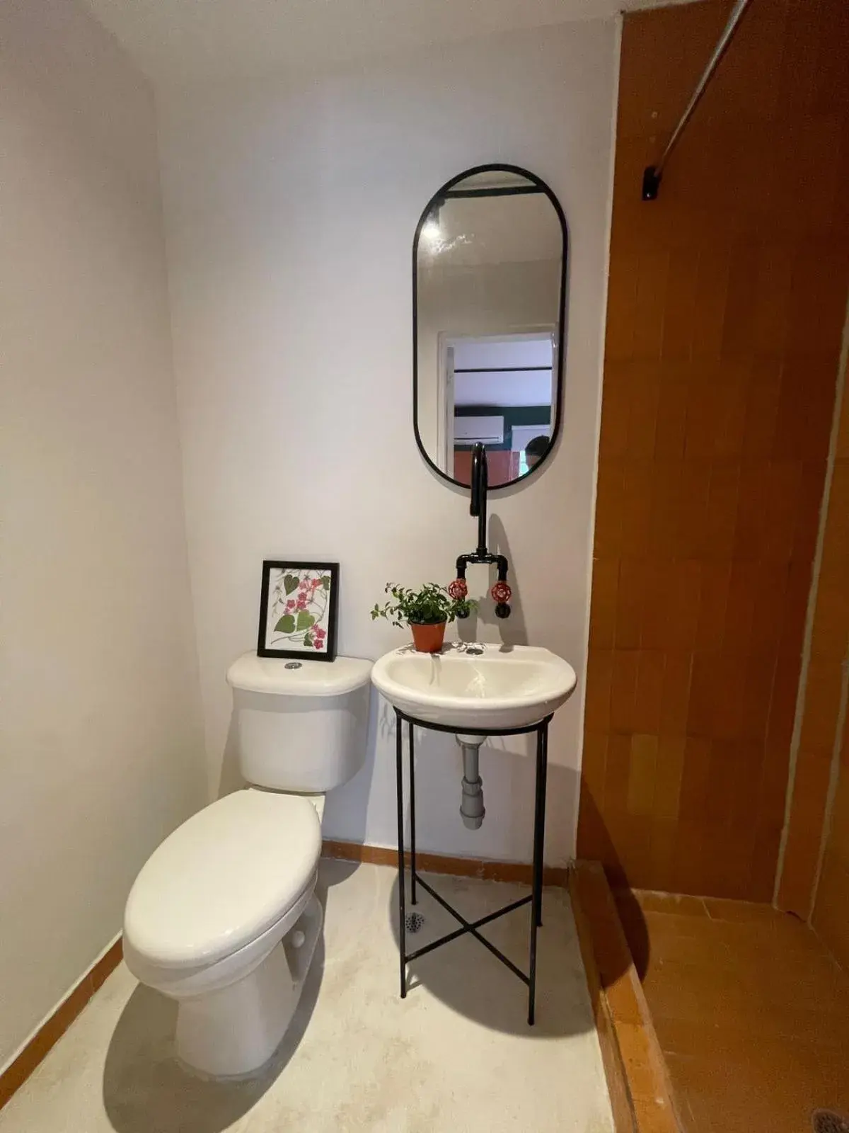 Double Room with Private Bathroom - single occupancy in La Bonita Guesthouse Double Room with Private Bathroom - single occupancy in La Bonita Guesthouse