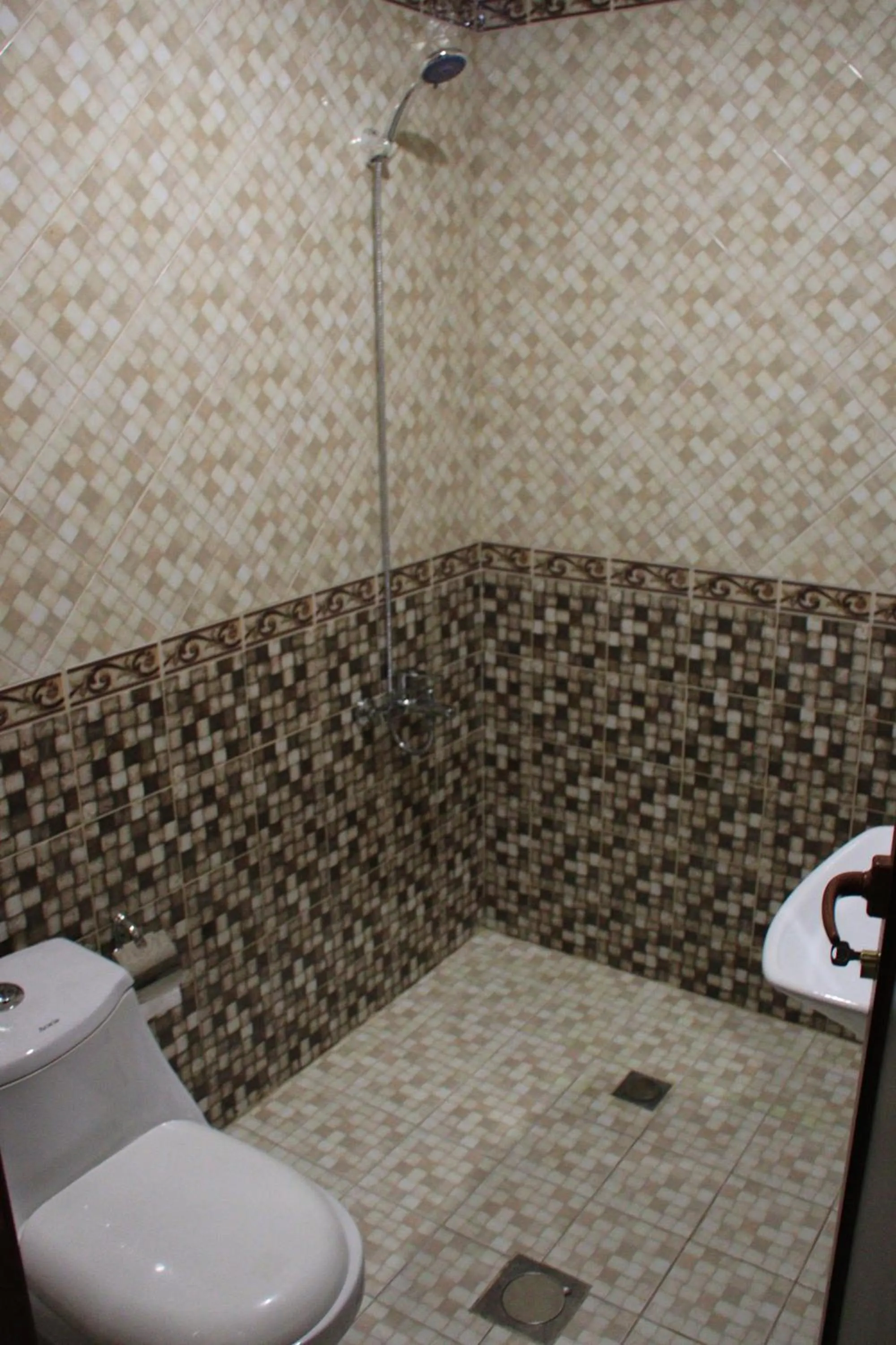 Shower in شقق سوات للشقق المخدومة 4