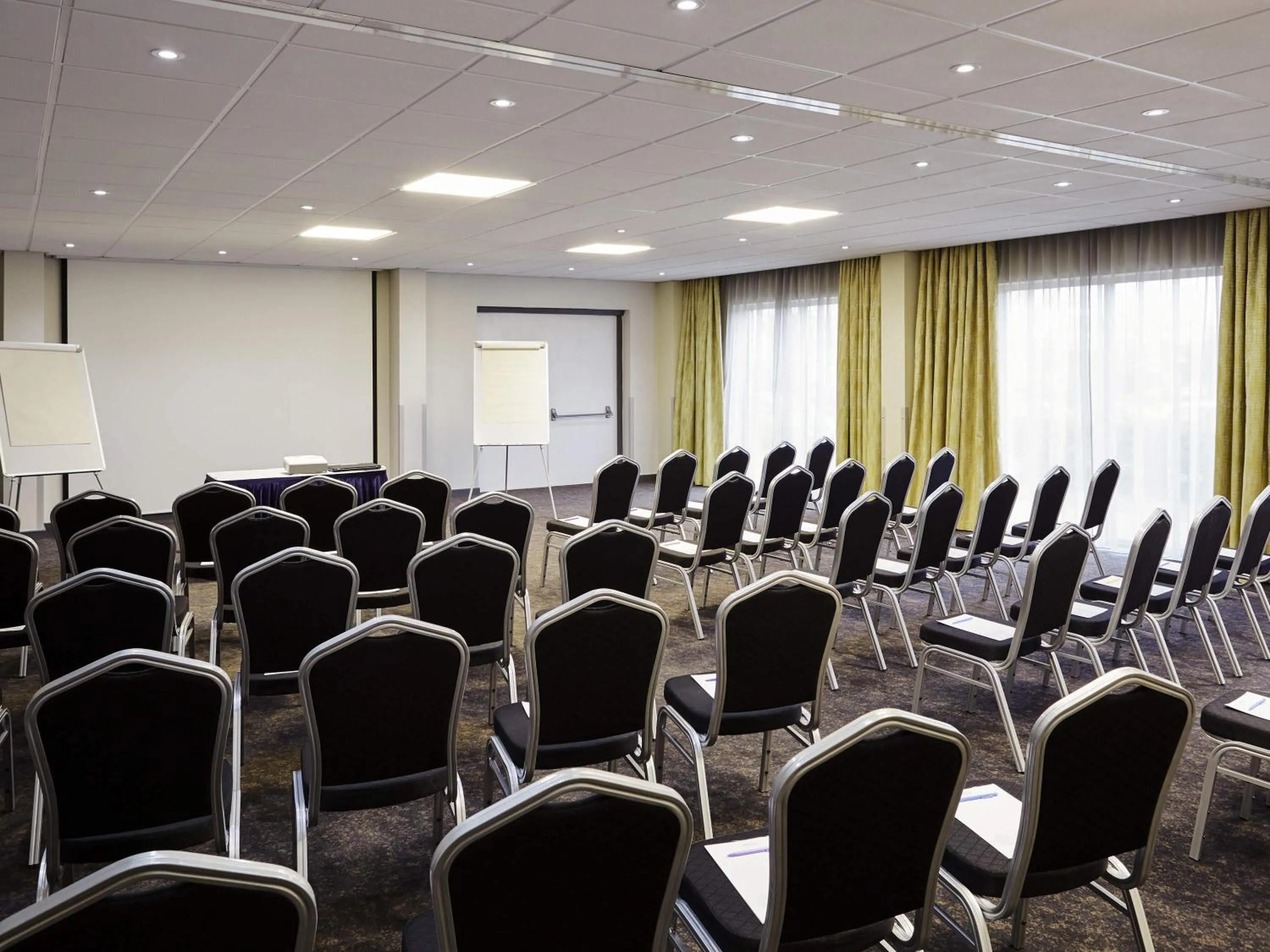 Meeting/conference room in Novotel Wolverhampton City Centre