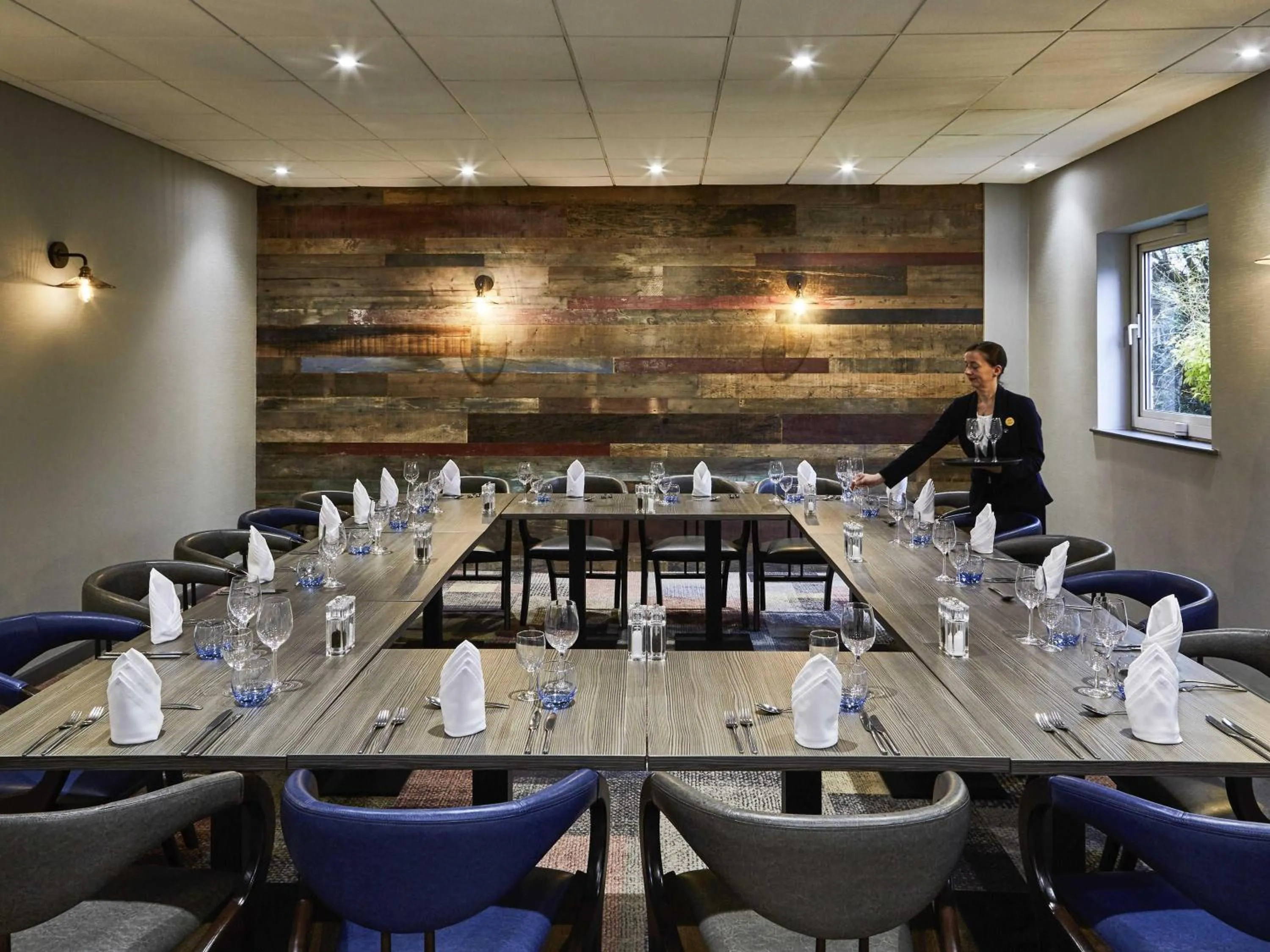 Restaurant/places to eat in Novotel Wolverhampton City Centre