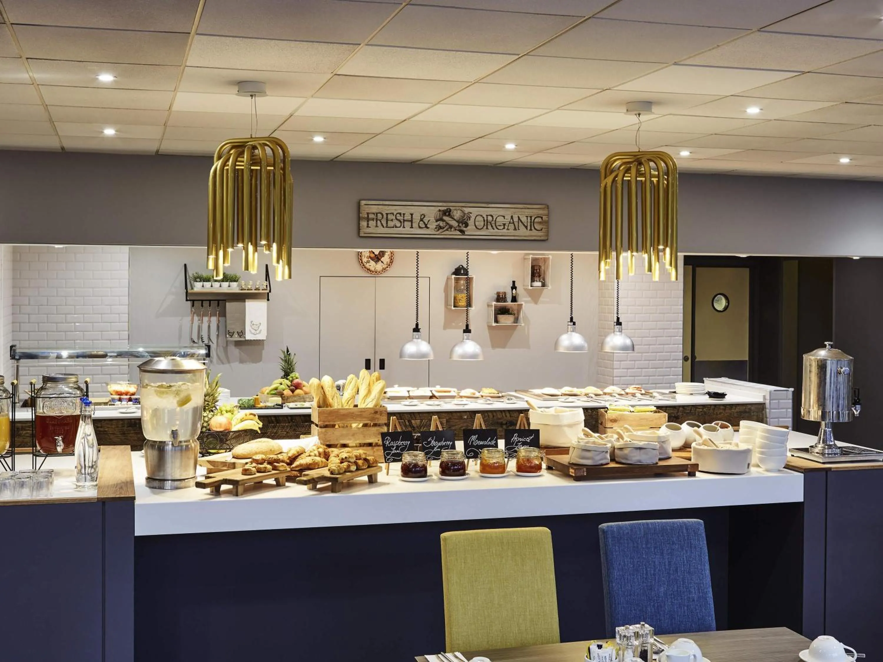 Restaurant/places to eat in Novotel Wolverhampton City Centre