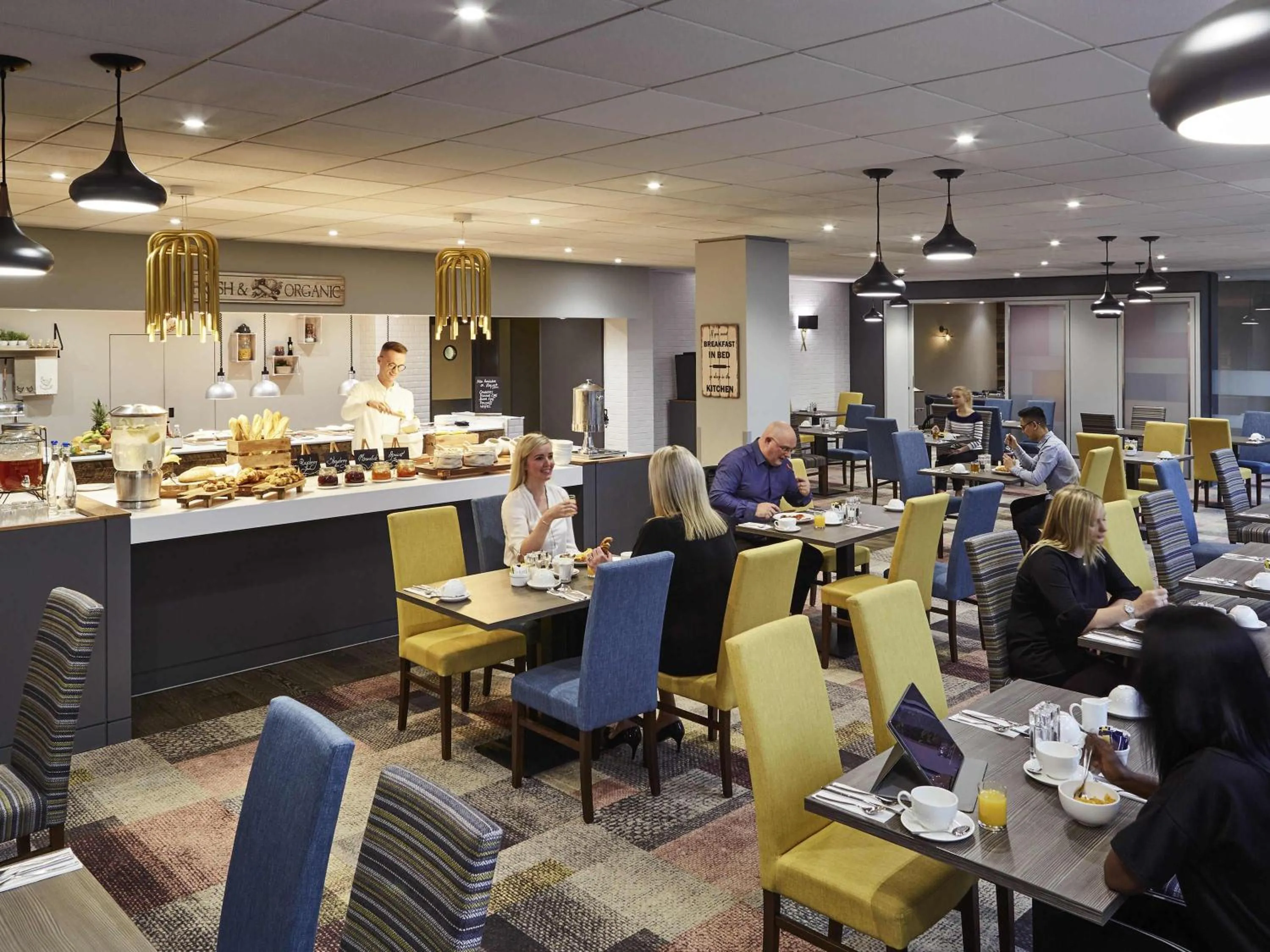 Restaurant/places to eat in Novotel Wolverhampton City Centre
