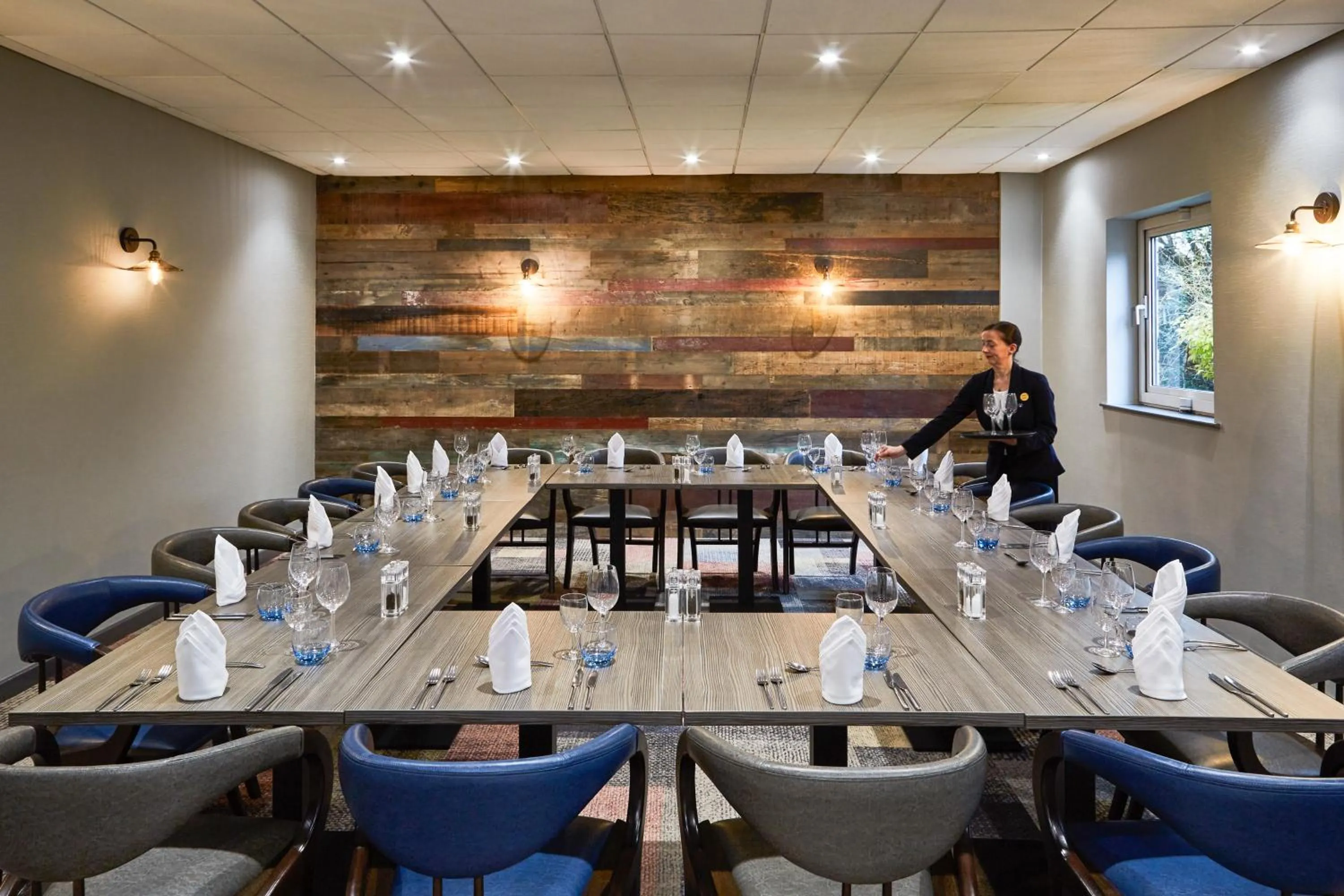 Restaurant/places to eat in Novotel Wolverhampton City Centre