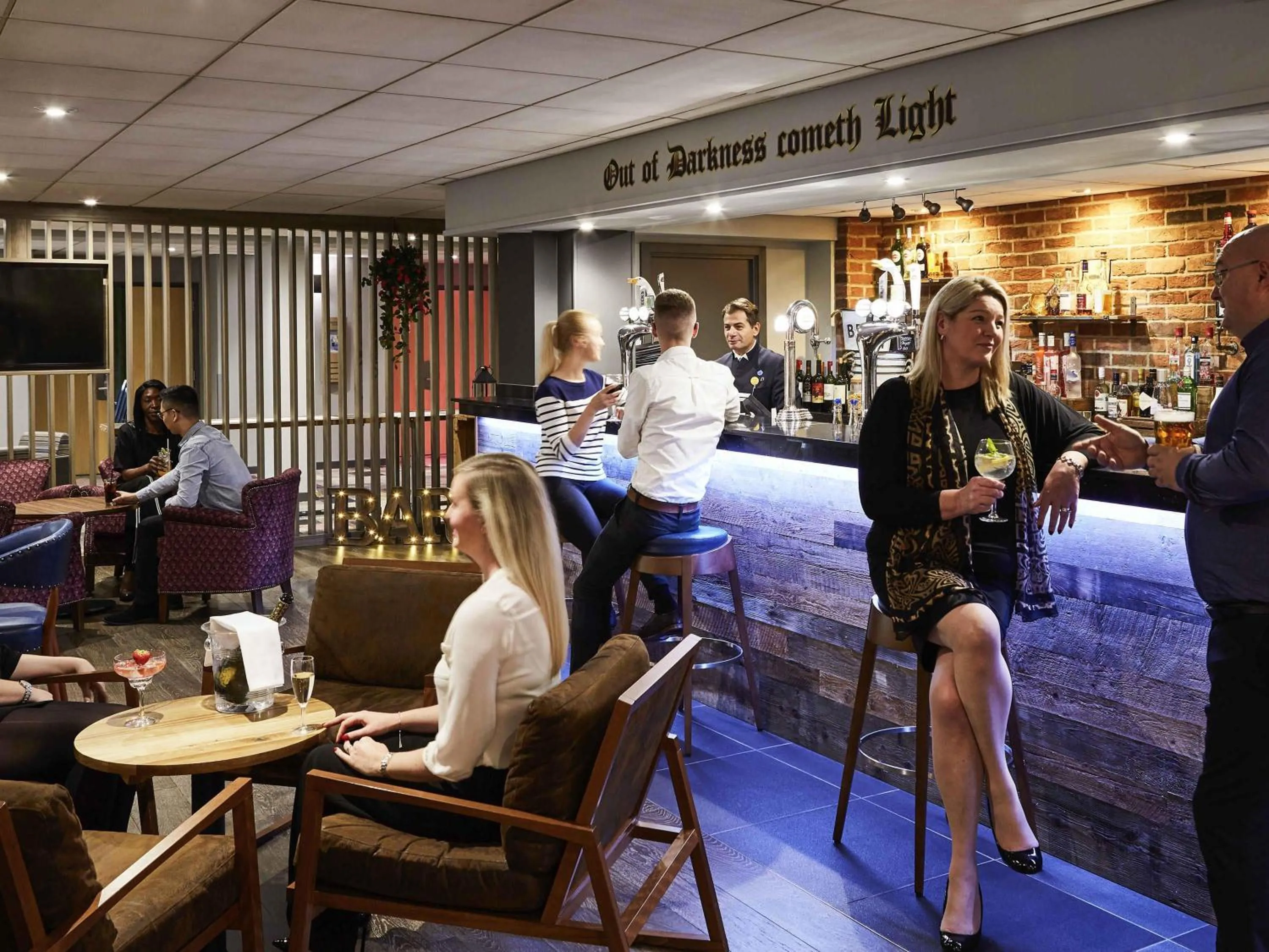 Lounge or bar in Novotel Wolverhampton City Centre