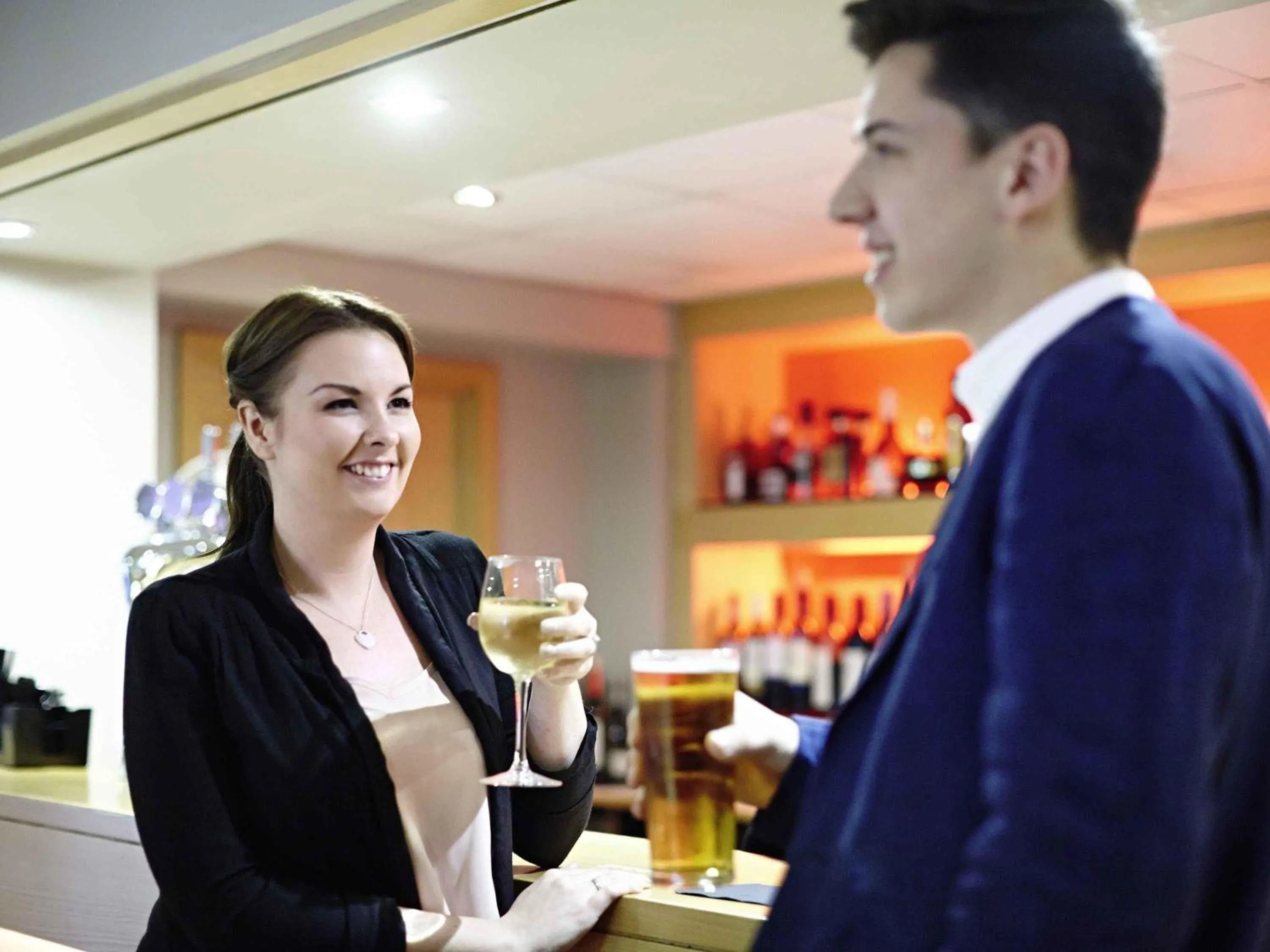 Lounge or bar in Novotel Wolverhampton City Centre