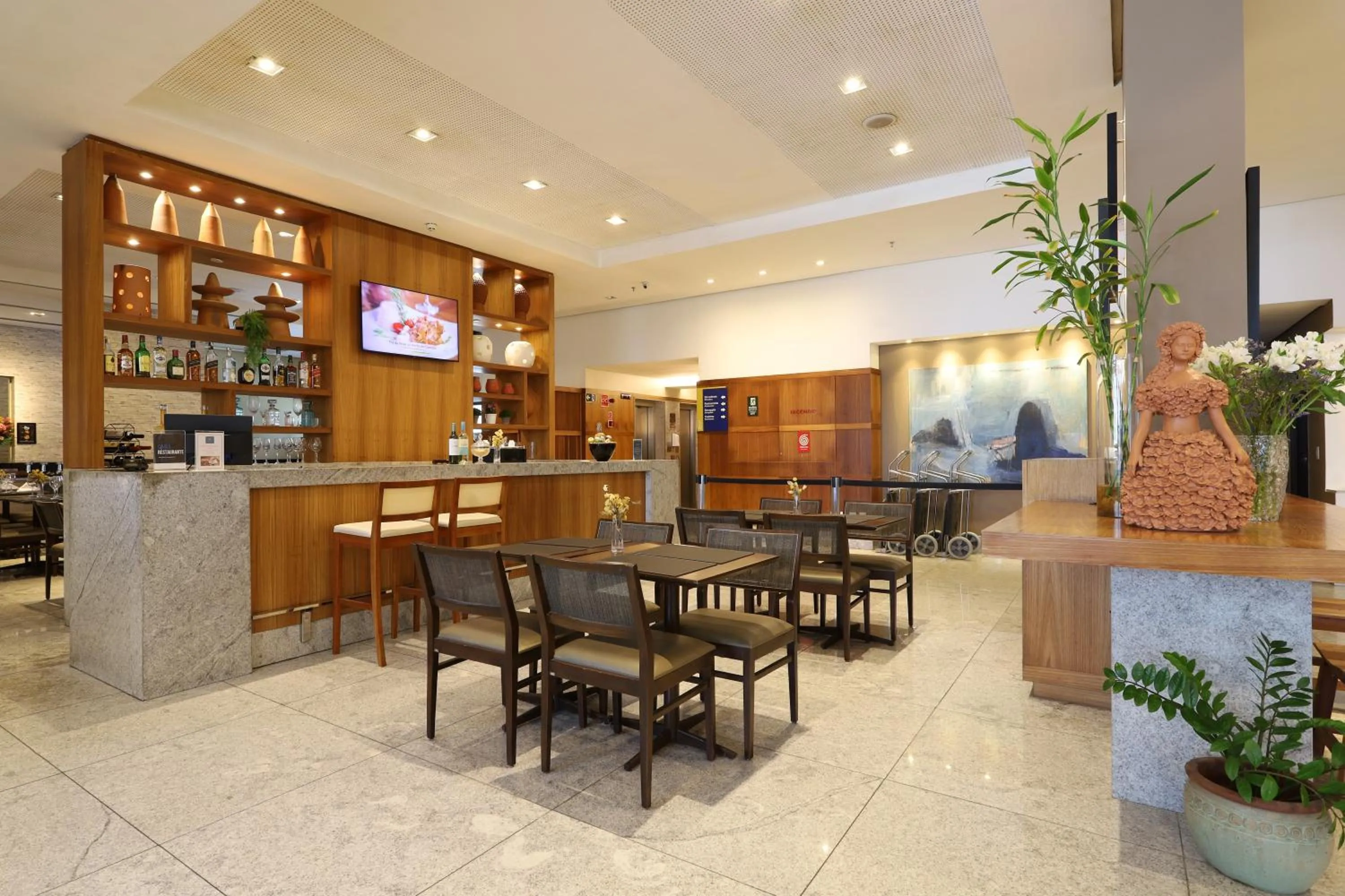 Restaurant/places to eat in HY Apartments & Hotels