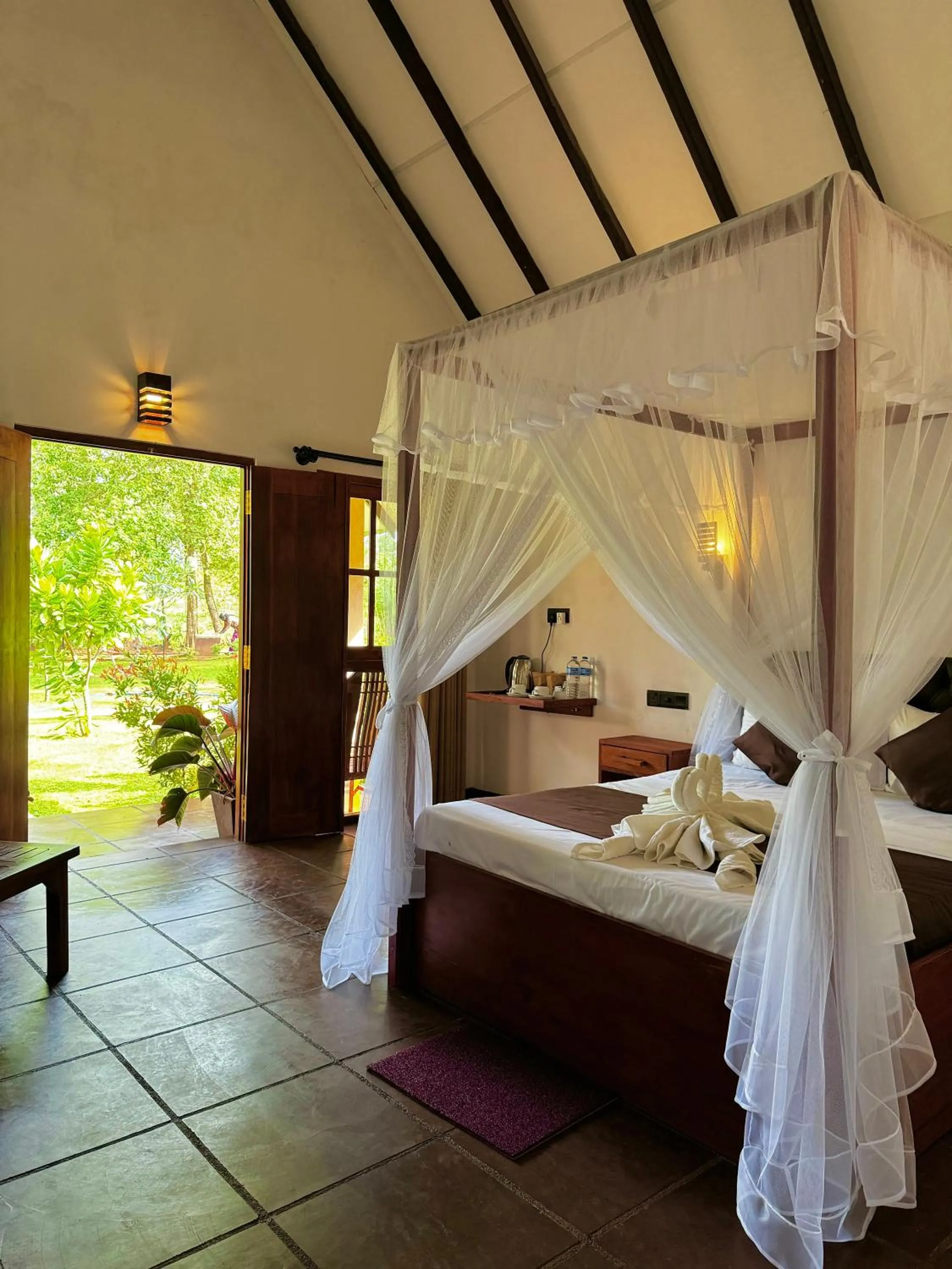 Bed in The Cottage Sigiriya