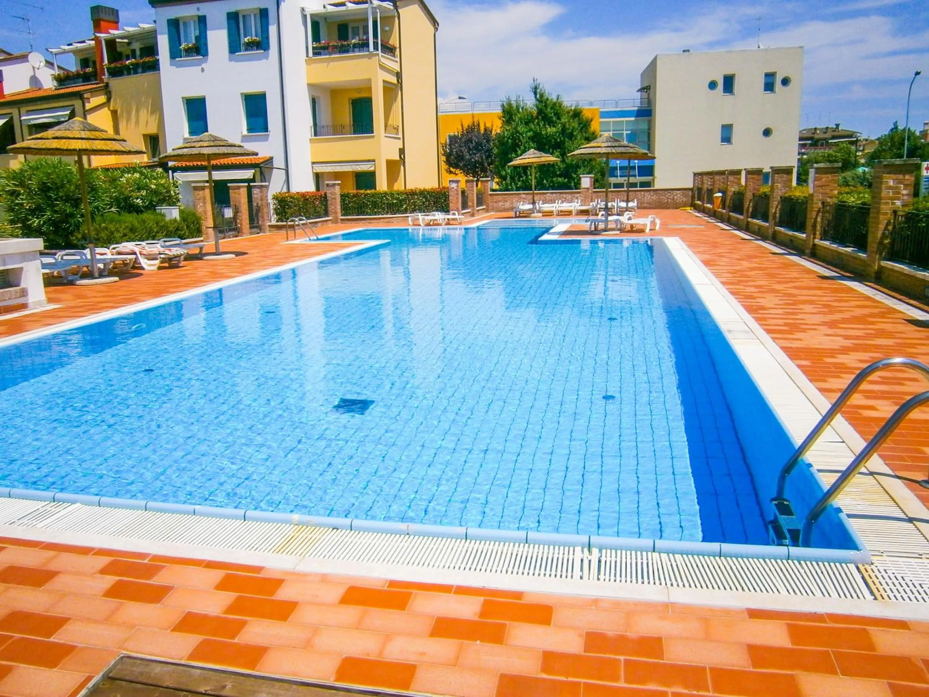 Swimming pool in Residence Garbin - Agenzia Cocal