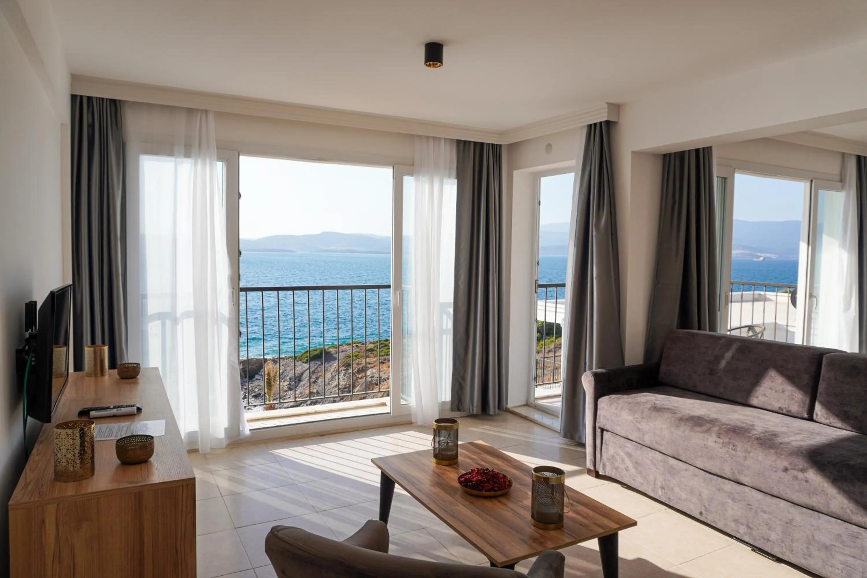 Photo of the whole room in Ni Marin Hotel