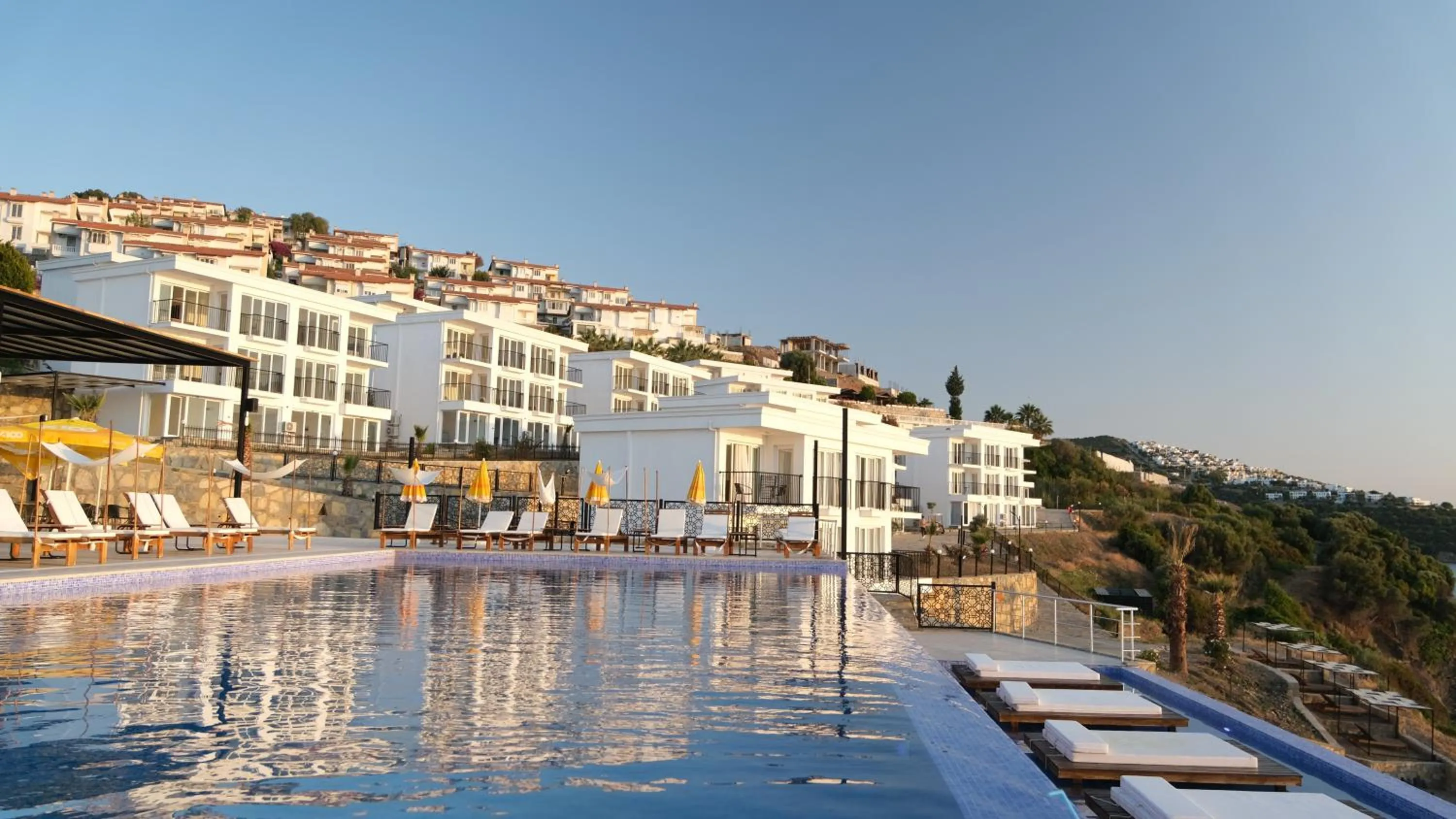 Swimming pool in Ni Marin Hotel