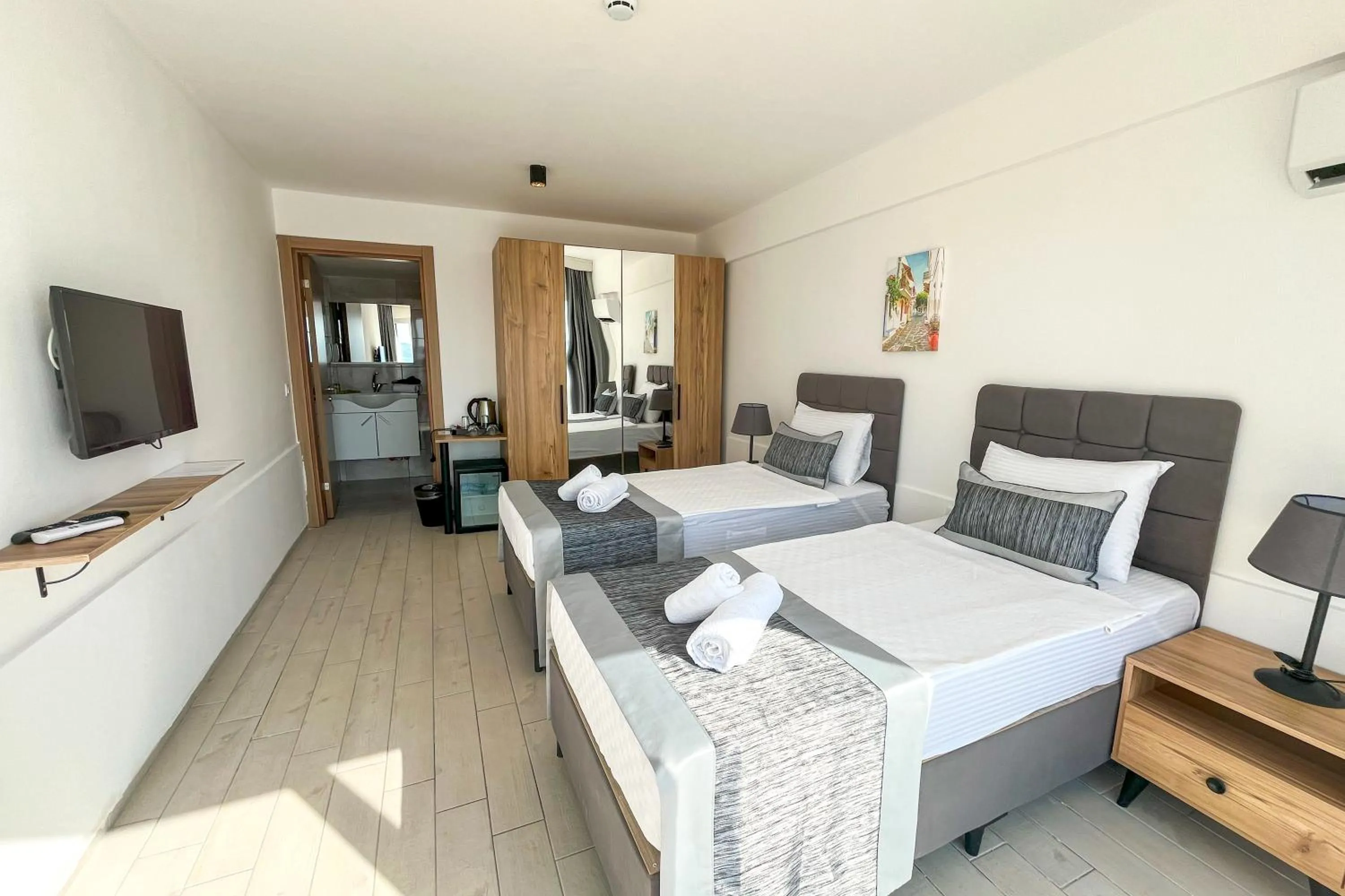 Photo of the whole room, Bed in Ni Marin Hotel