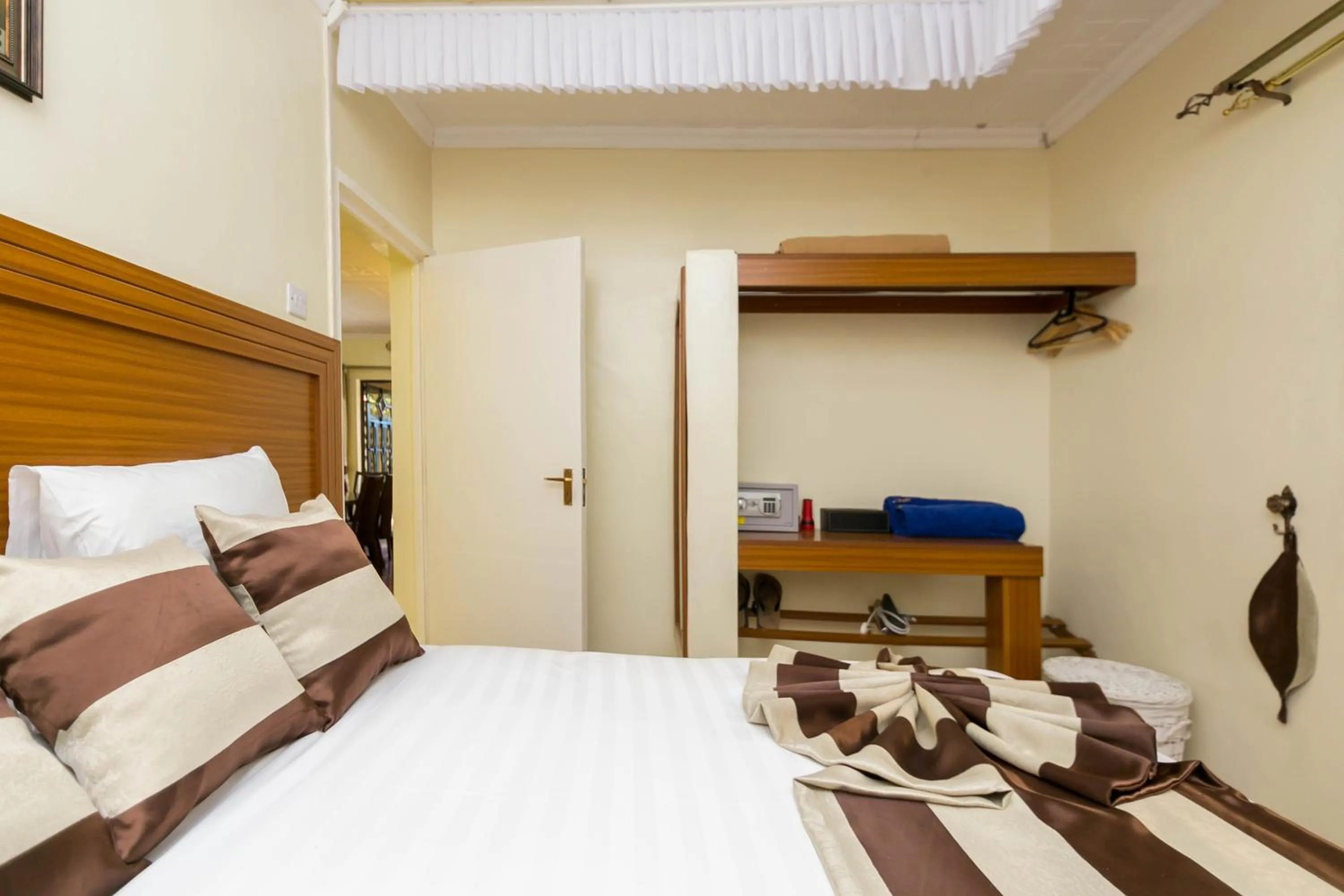 Bedroom, Bed in Fahari Gardens Hotel