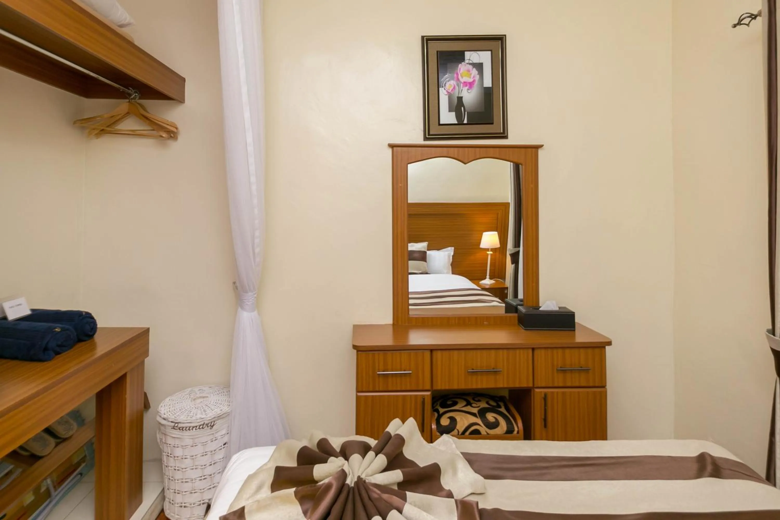 Bedroom, Bed in Fahari Gardens Hotel