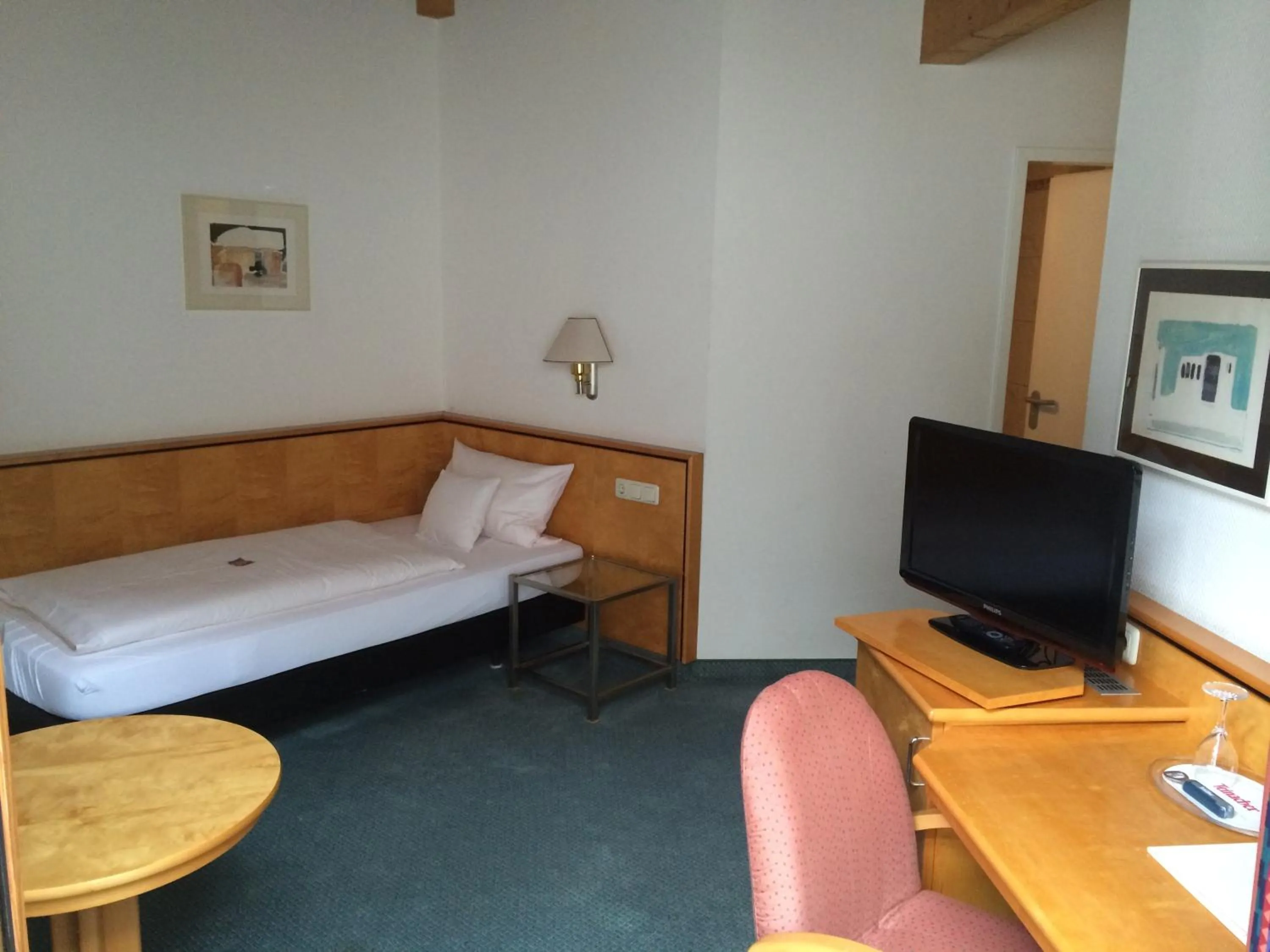 Matchpoint Hotel