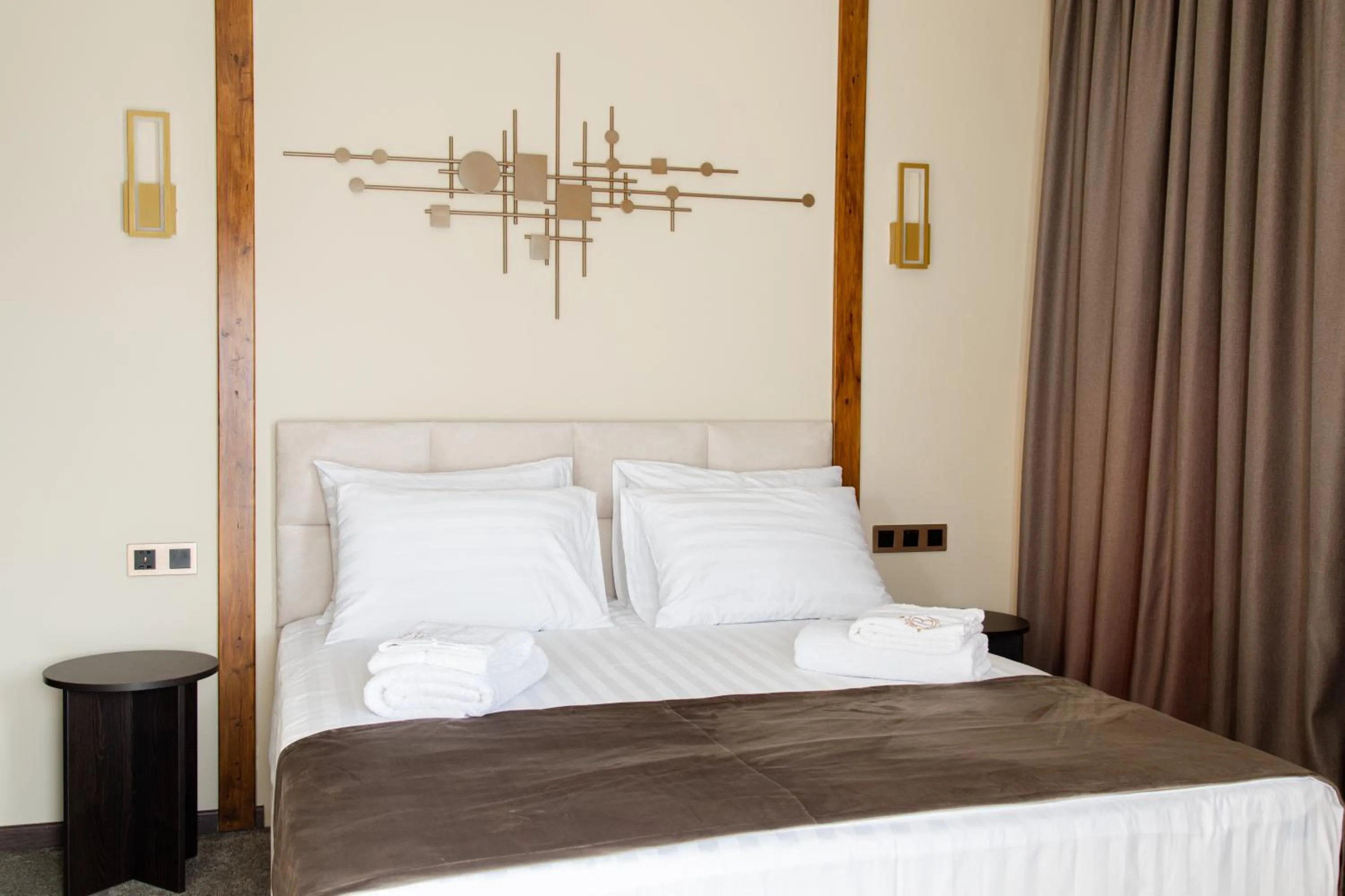 Property building, Bed in Bellevue Boutique Hotel