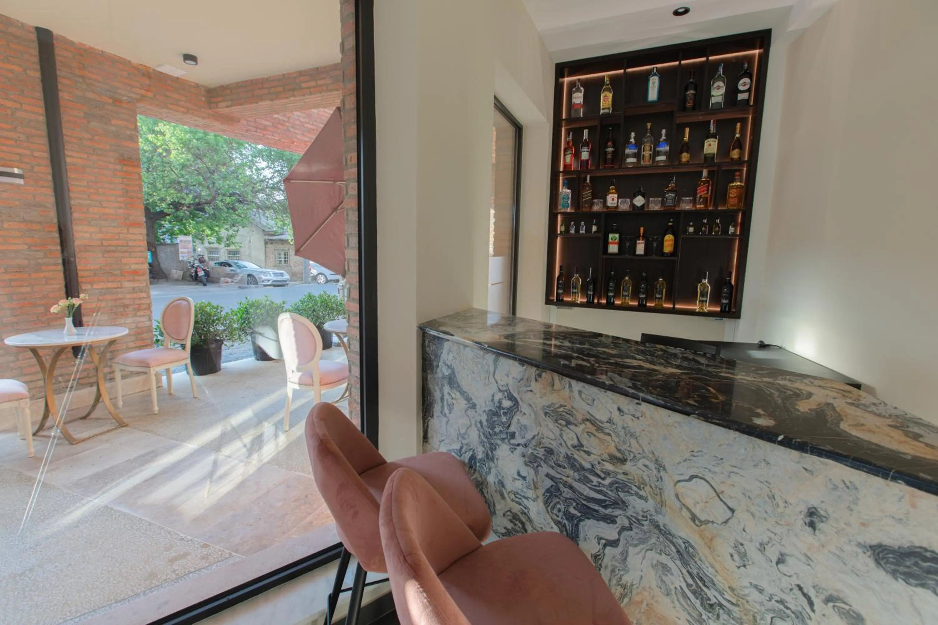 Food and drinks in Bellevue Boutique Hotel