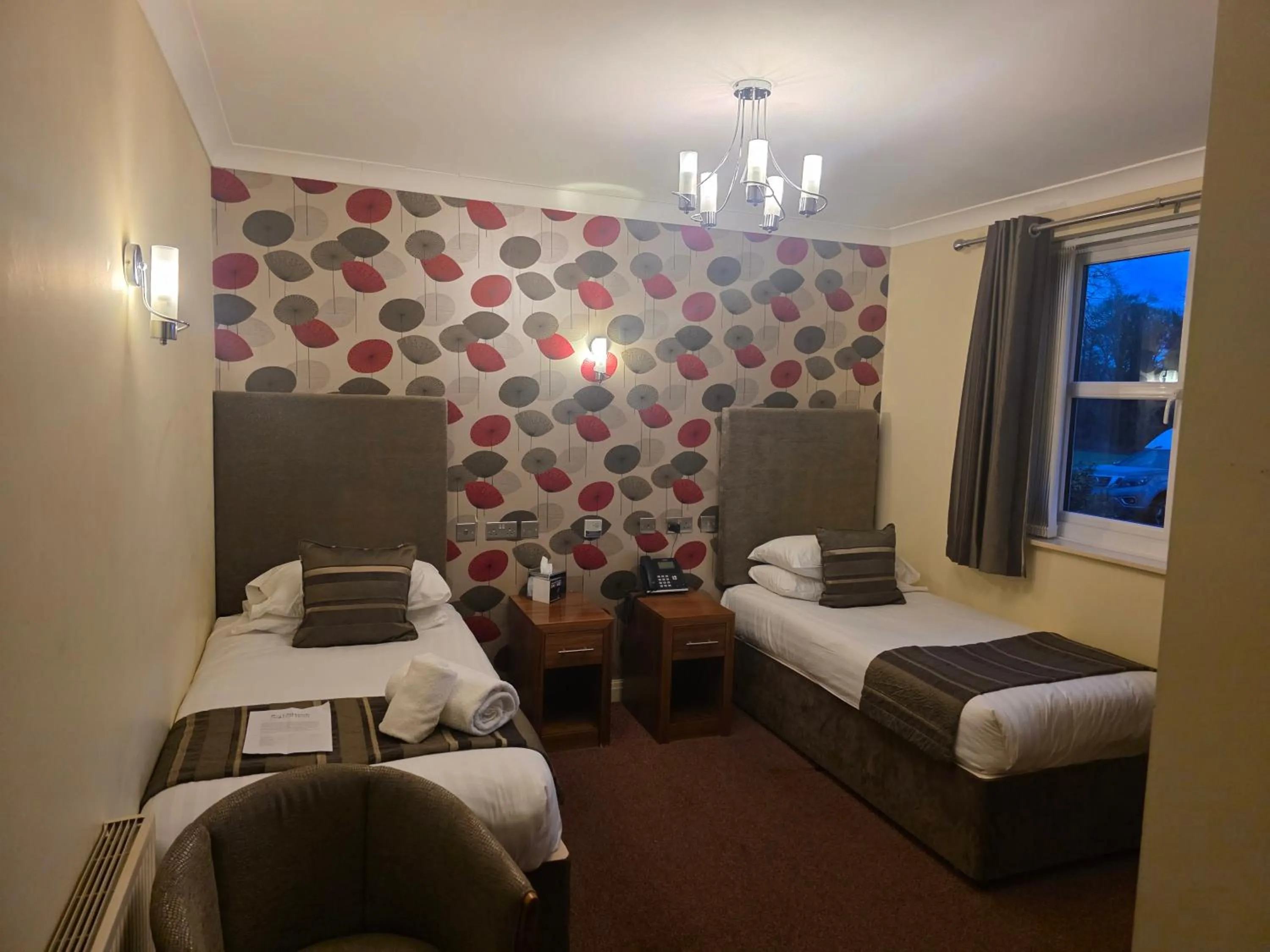 Bed in Oaklands Hall Hotel Grimsby