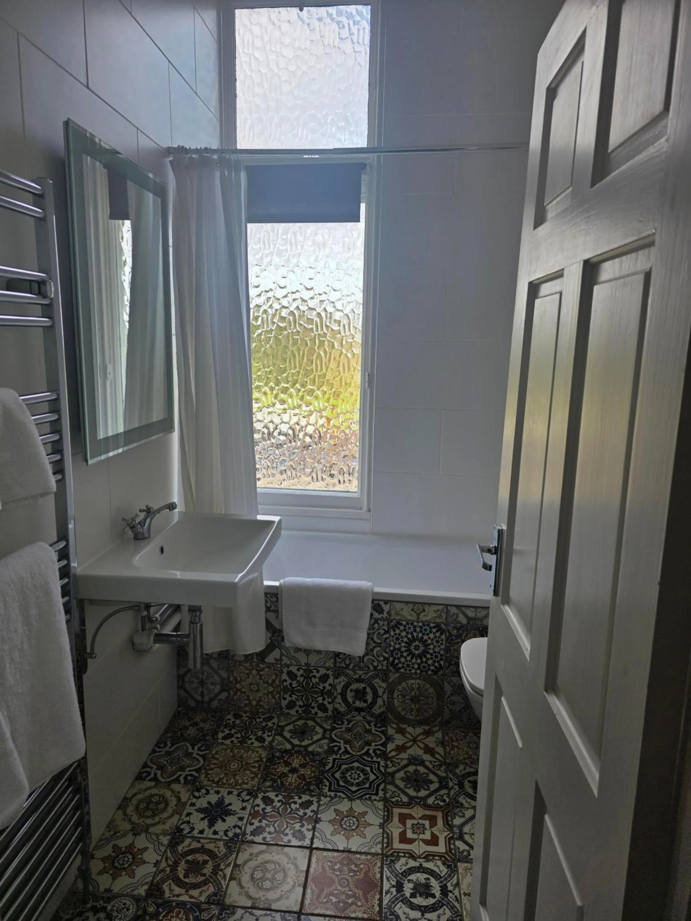 Bathroom in Oaklands Hall Hotel Grimsby