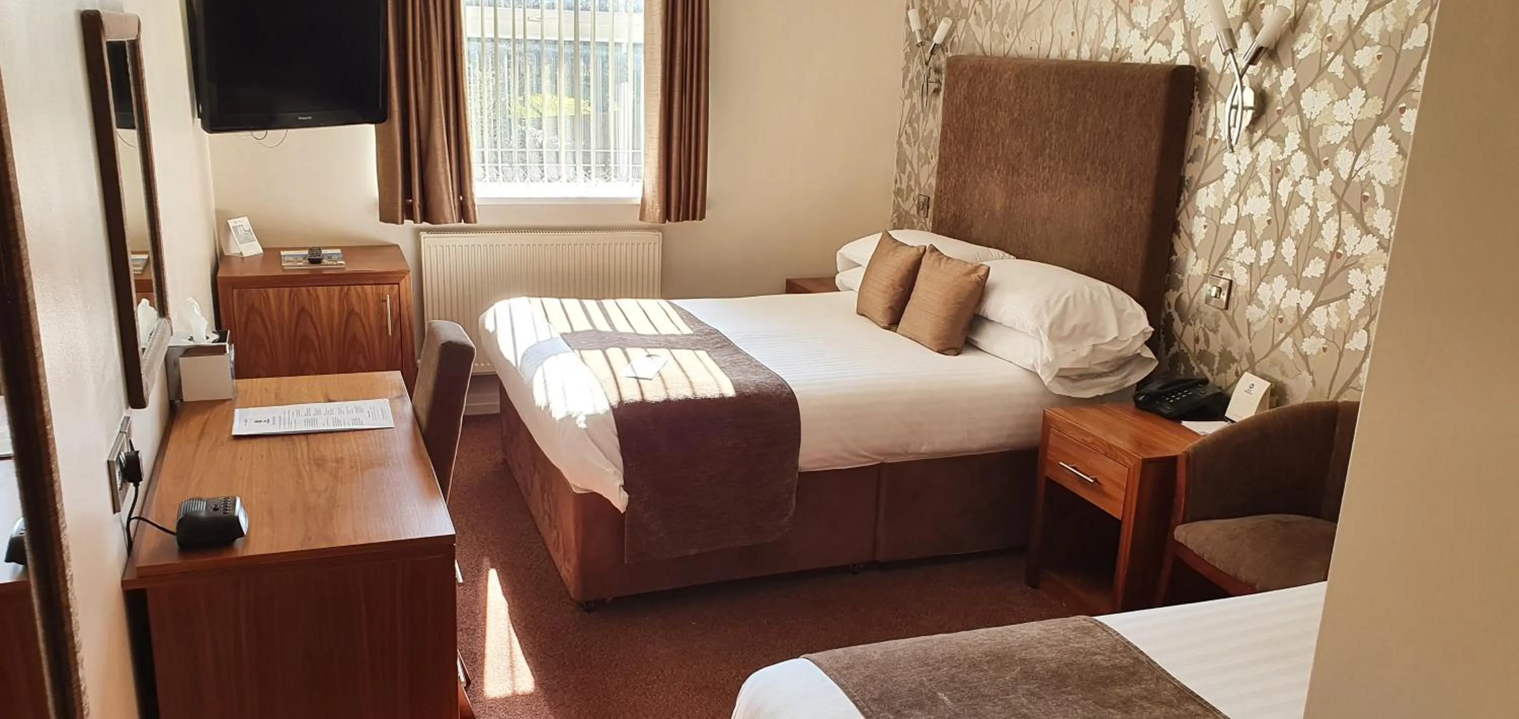 Bed in Oaklands Hall Hotel Sure Hotel Collection by Best Western