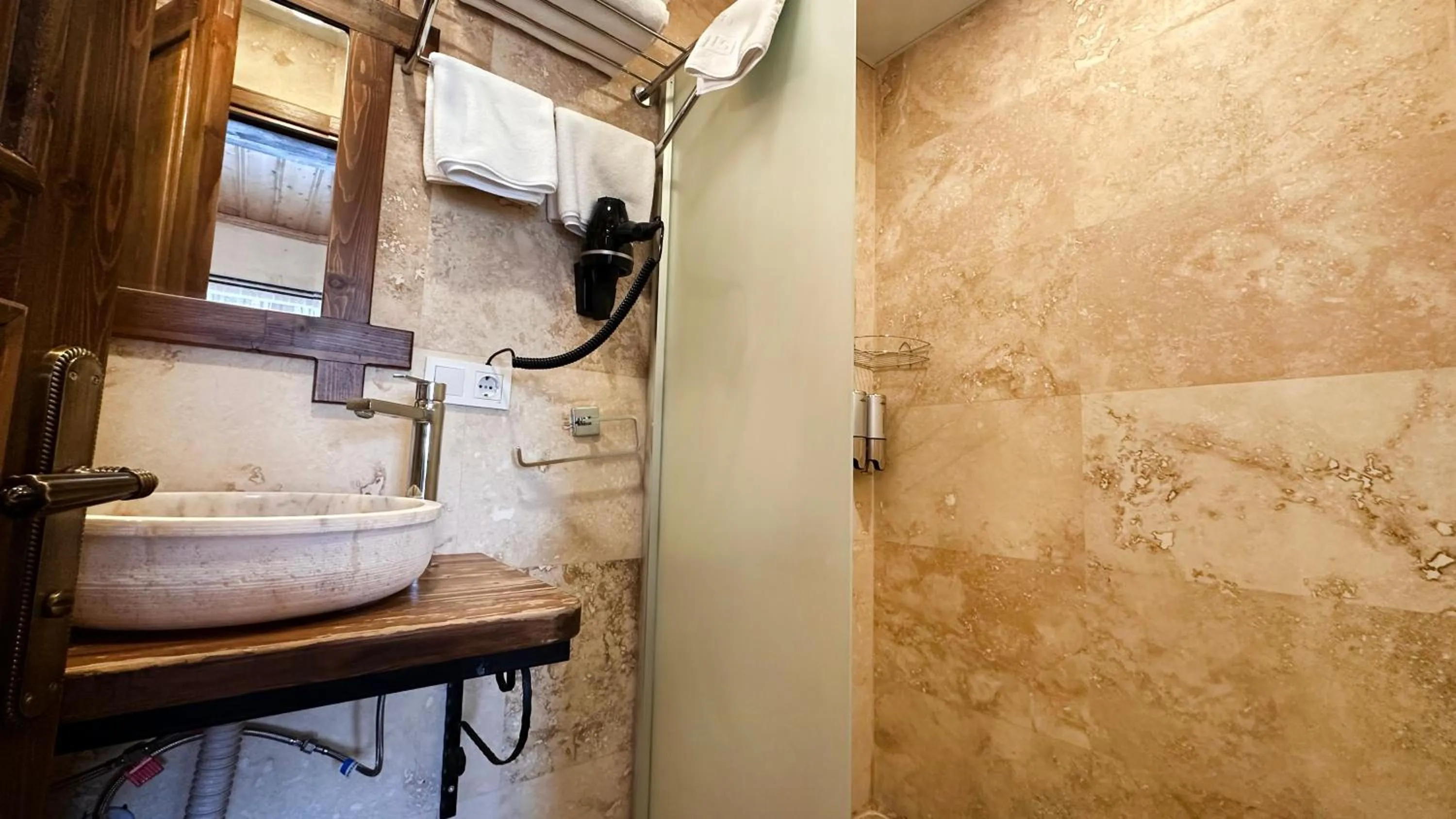 Shower in Rocca Stone House