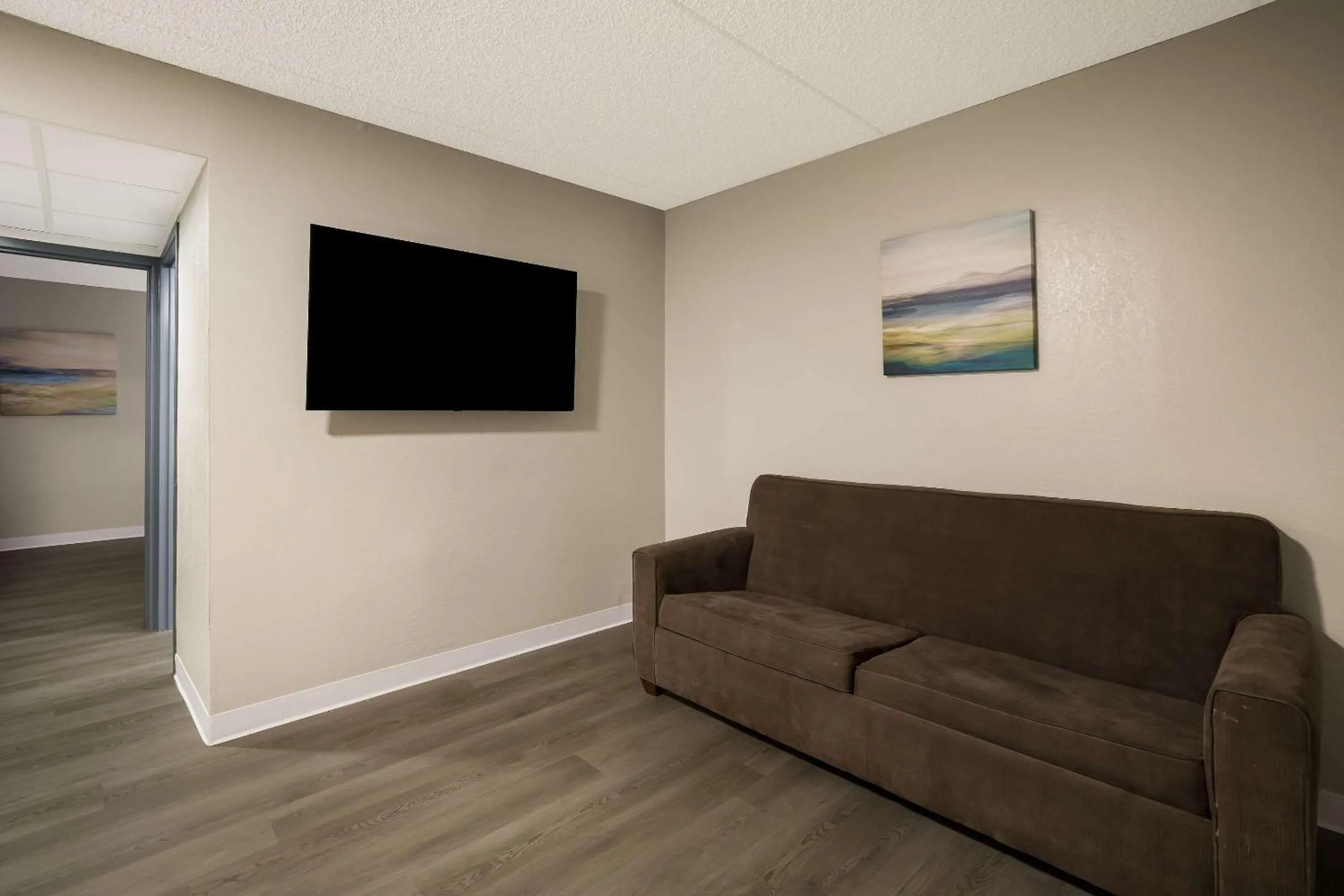 Bedroom in Suburban Studios Milwaukee Airport